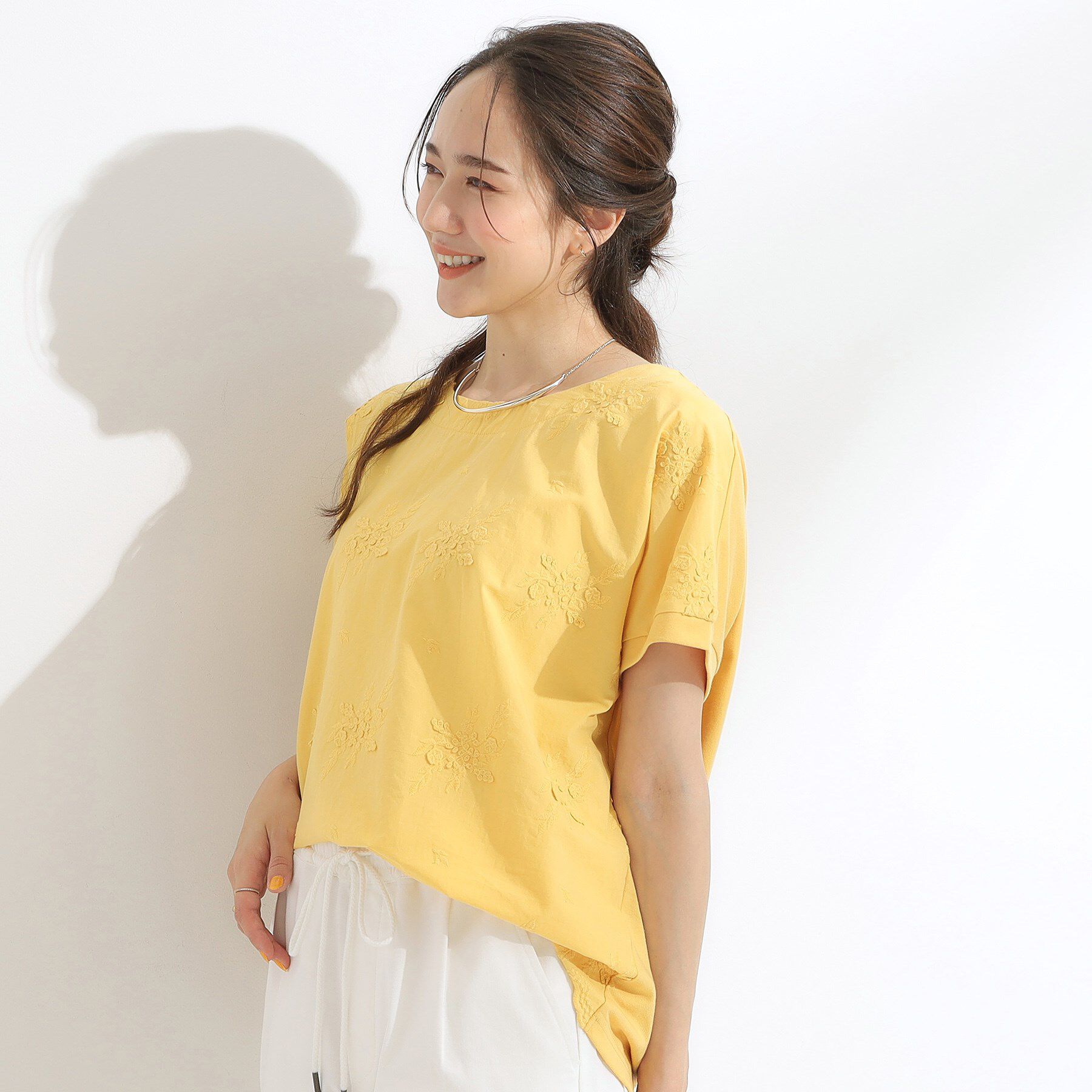 SHOO･LA･RUE「【洗える/S-LL】インせず着られる さらっと大人上品 刺繍トップス」|Tシャツ・カットソー|
