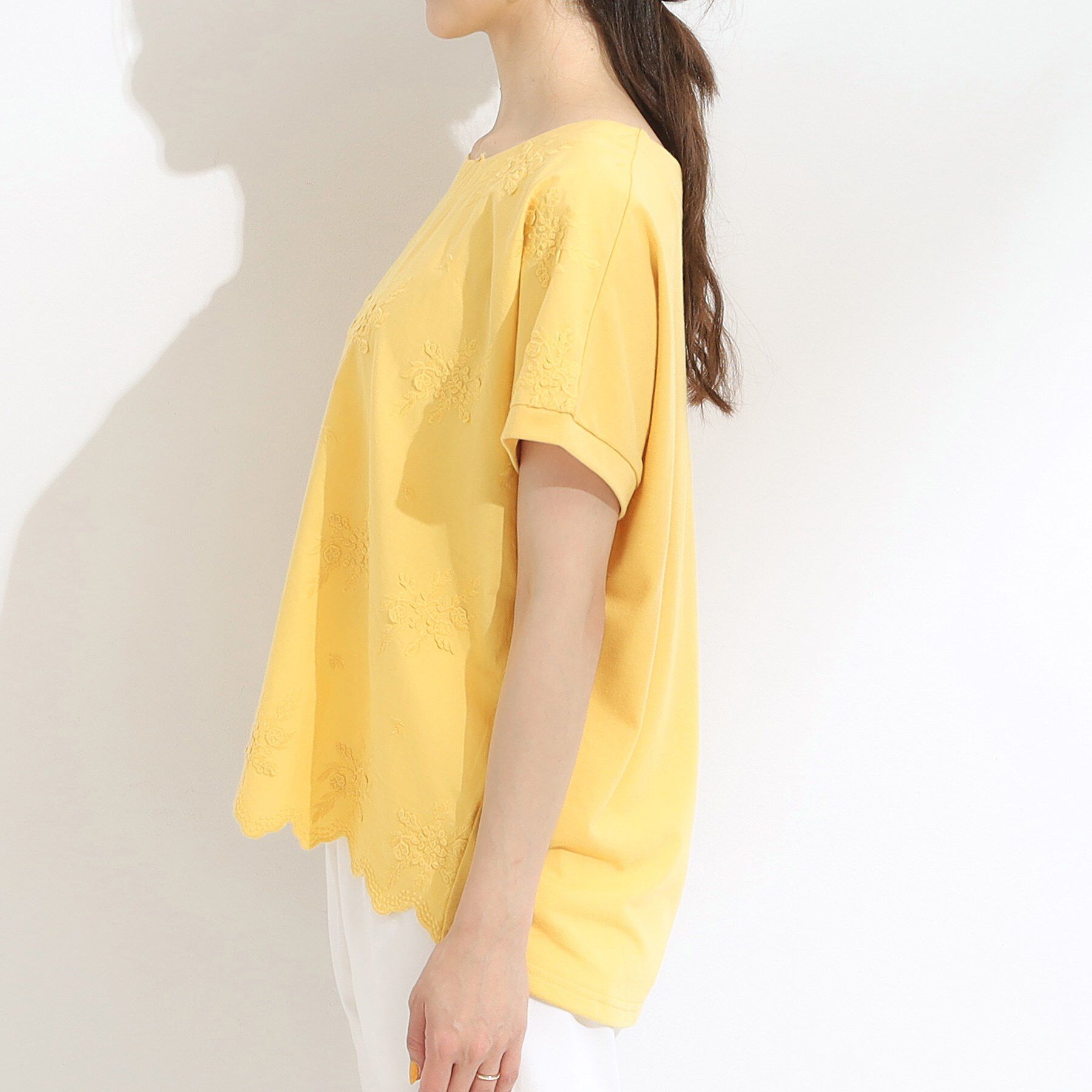 SHOO･LA･RUE「【洗える/S-LL】インせず着られる さらっと大人上品 刺繍トップス」|Tシャツ・カットソー|