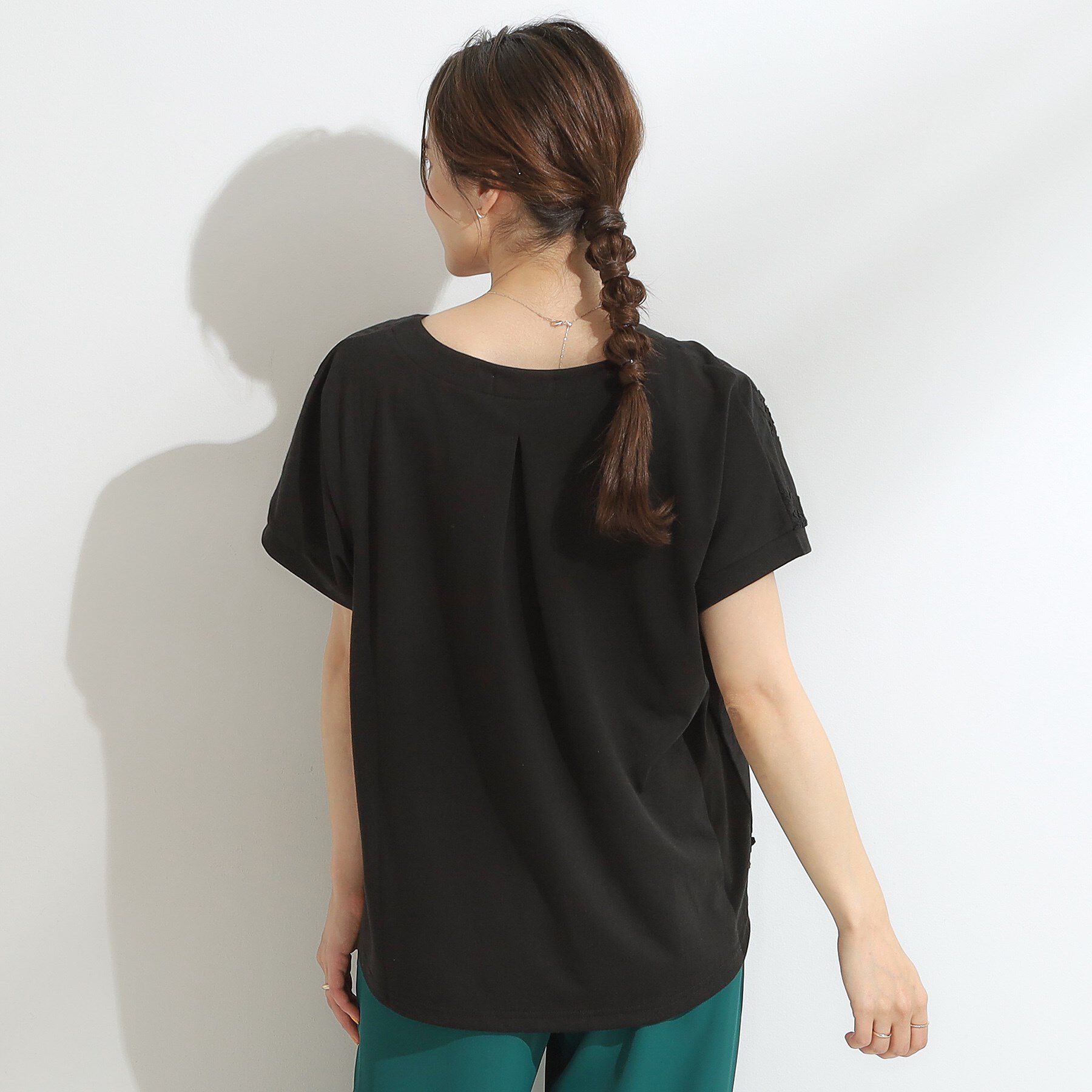 SHOO･LA･RUE「【洗える/S-LL】インせず着られる さらっと大人上品 刺繍トップス」|Tシャツ・カットソー|