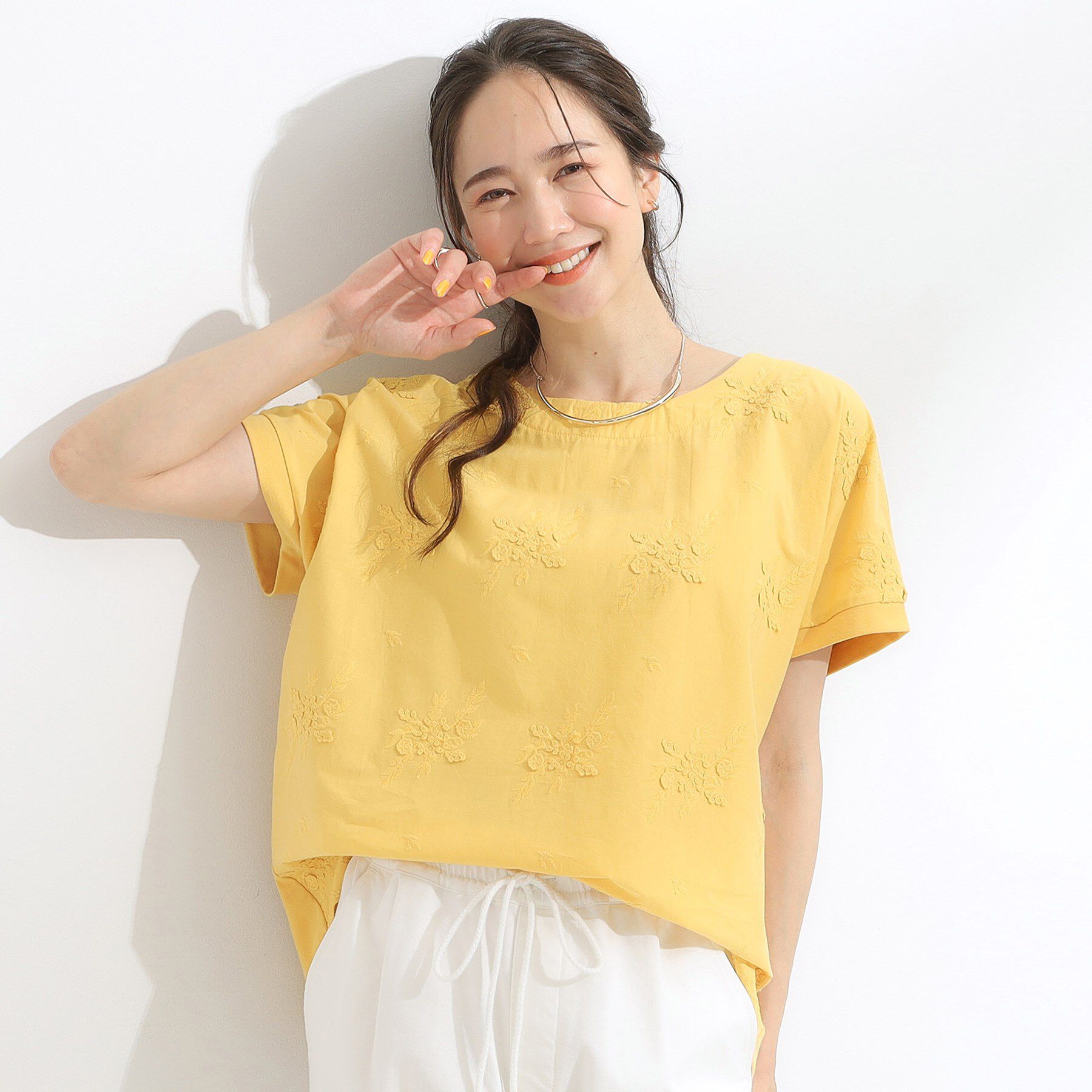 SHOO･LA･RUE「【洗える/S-LL】インせず着られる さらっと大人上品 刺繍トップス」|Tシャツ・カットソー|