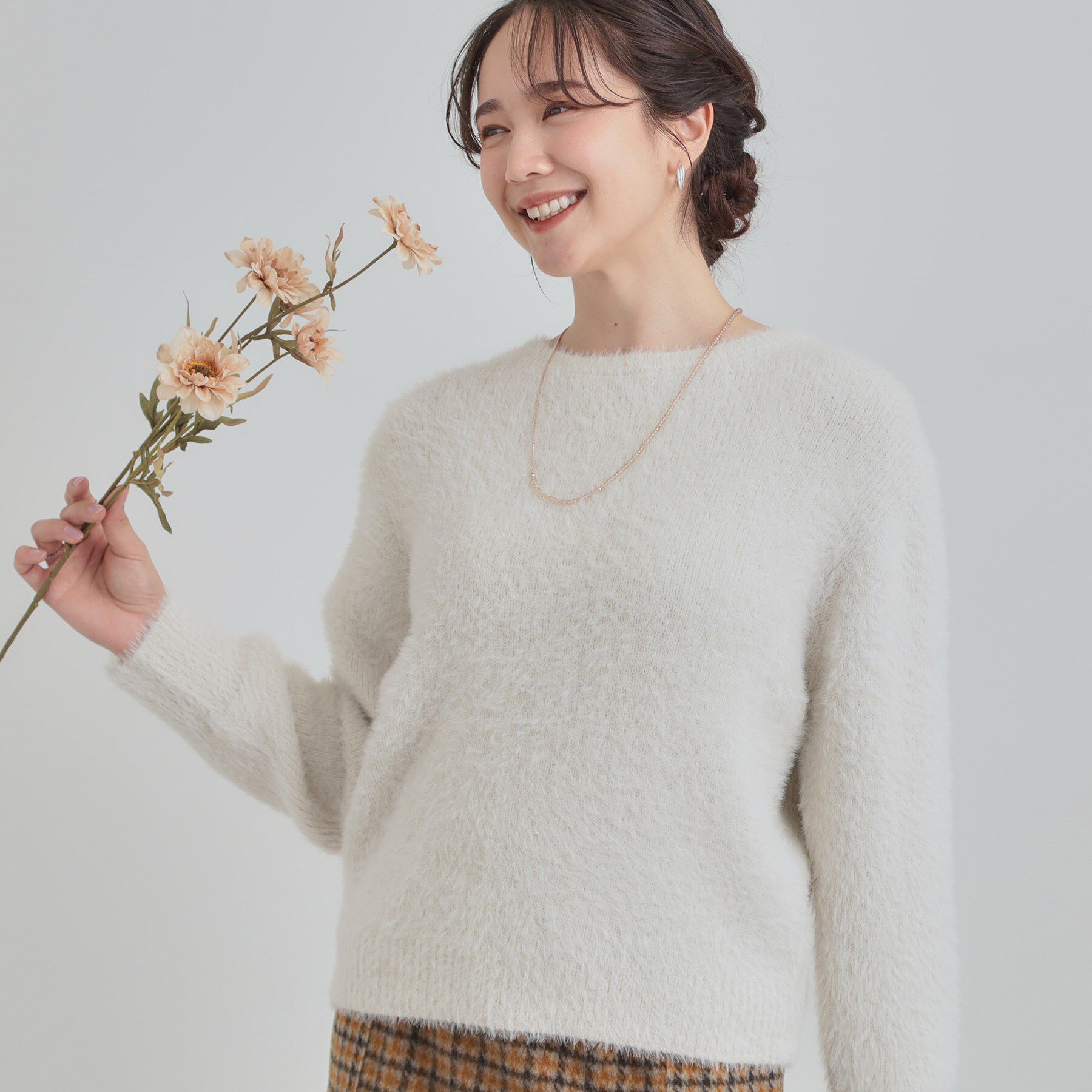 SHOO･LA･RUE「【S-LL】きらっと華やか ふんわりラメフェザーニット」|ニット・セーター|オフホワイト(003