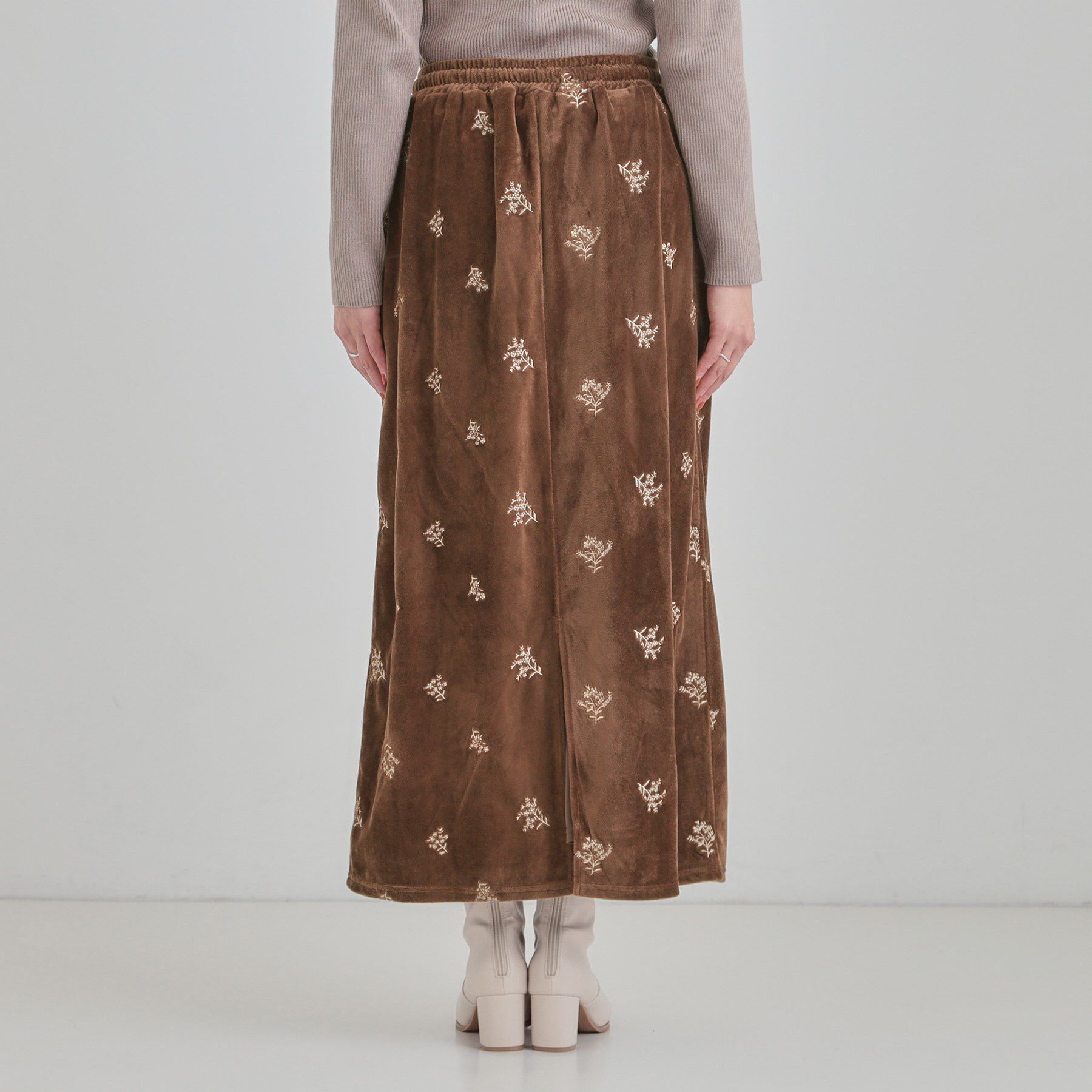 SHOO･LA･RUE「大人な小花柄が魅力の 刺繍ベロア調ナロースカート」|スカート|