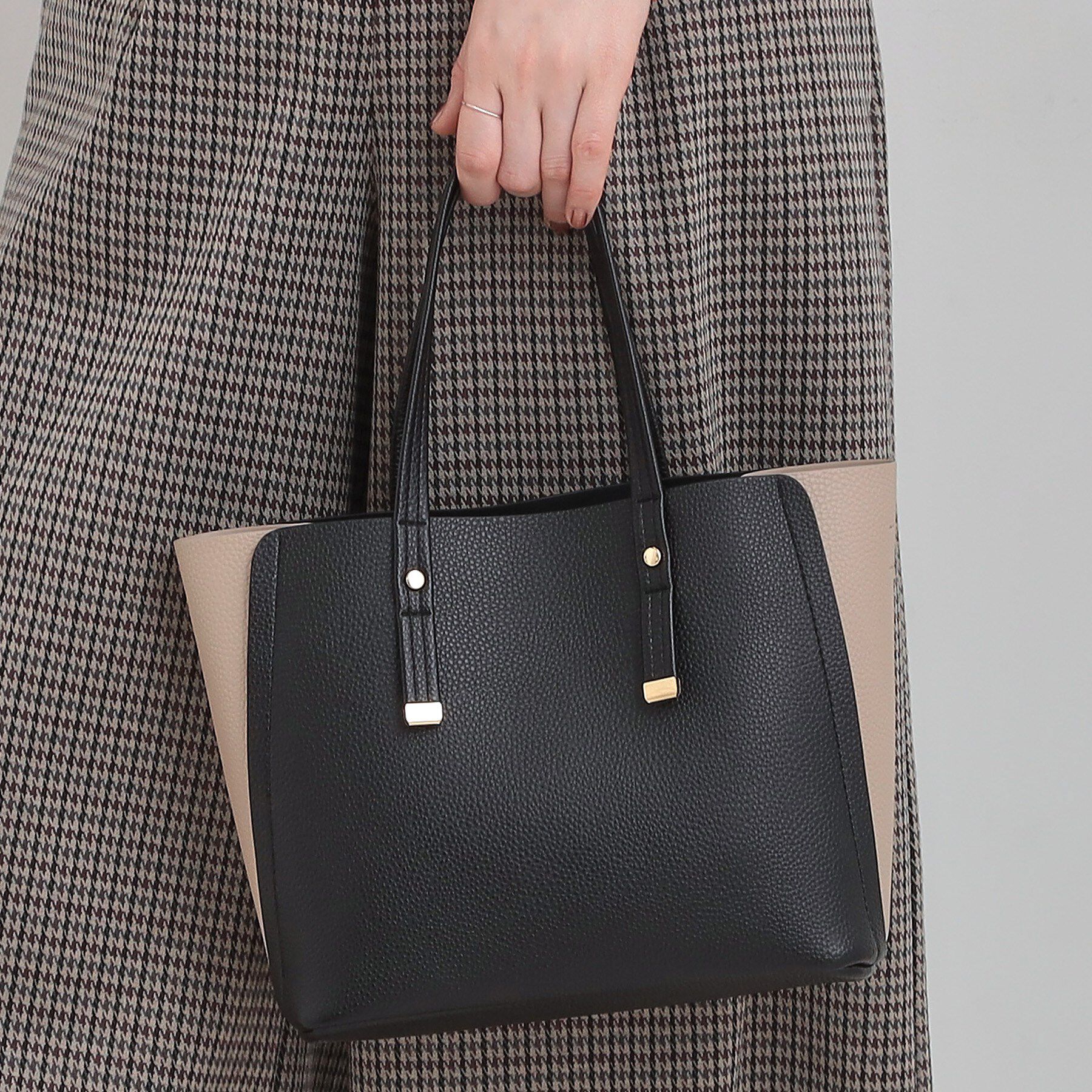 SHOO･LA･RUE「【軽量】ハンドル金具配色トートバッグ」|トートバッグ|