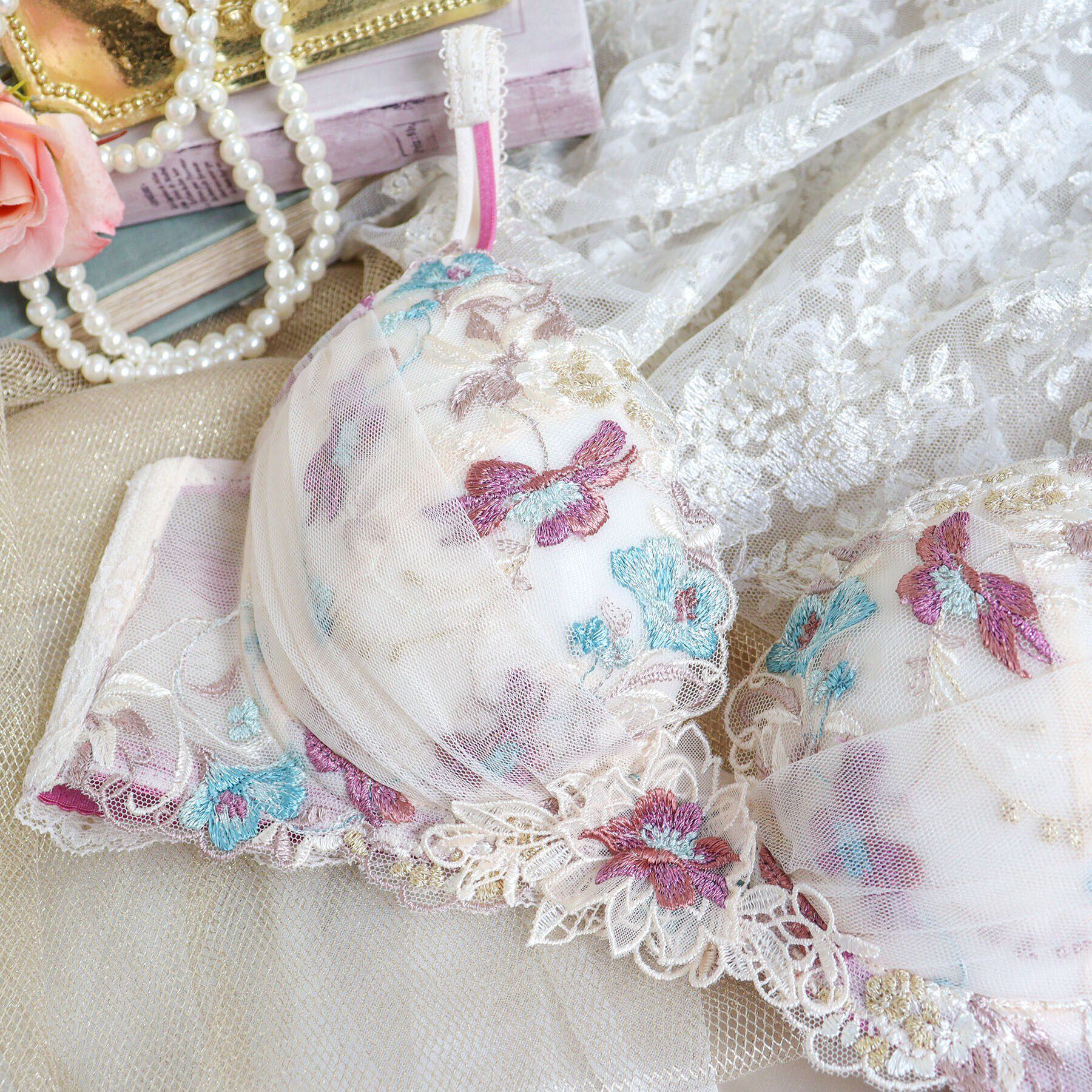 Risa Magli「アイリィー ブラジャー（E-F）＜V Make Type＞」|インナー|