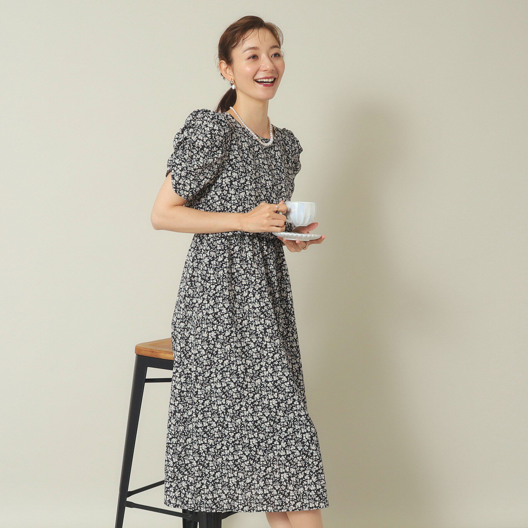 ITS&rsquo;DEMO「【ウエストゴム／二の腕カバー／手洗い可】単色花柄ワンピース」|ワンピース|