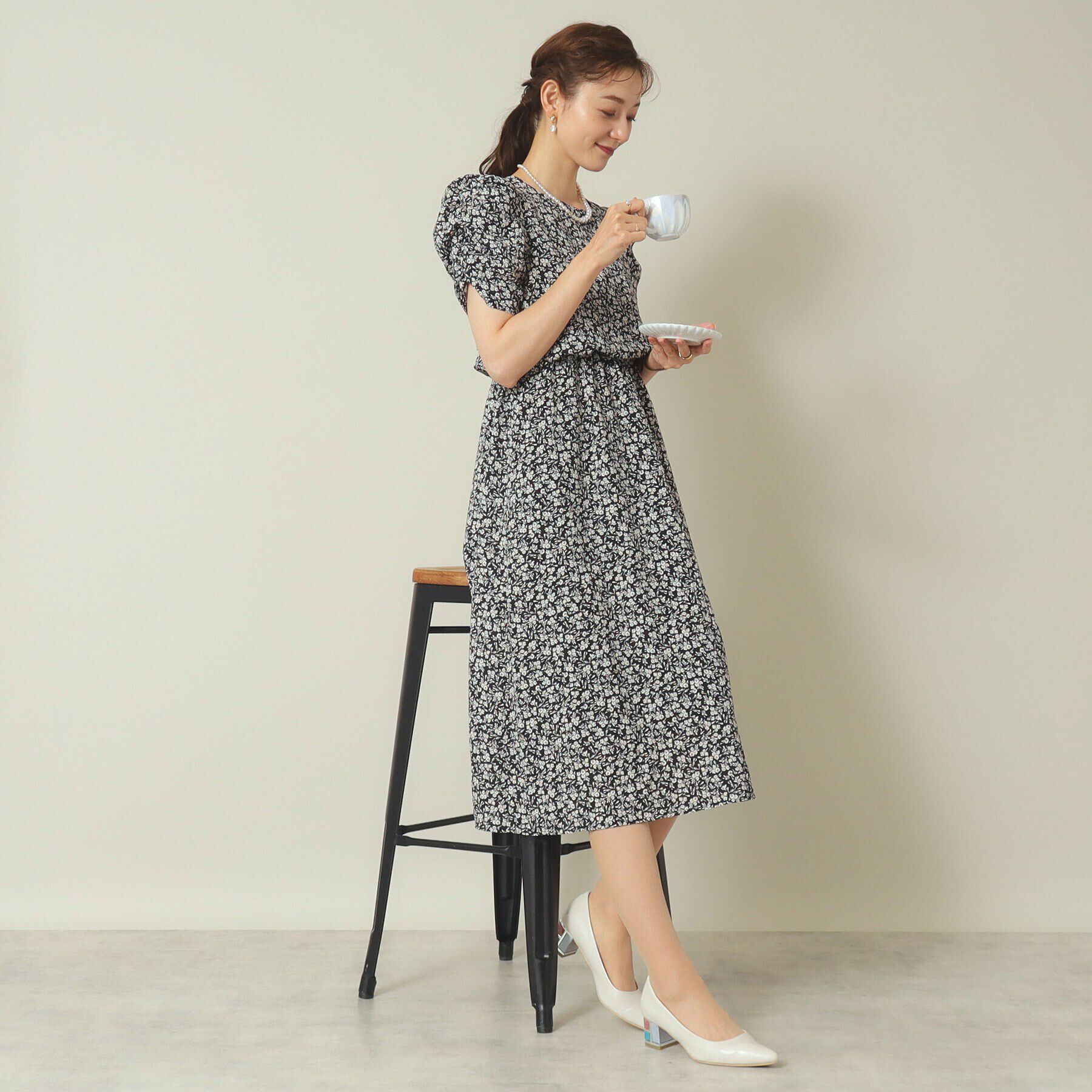 ITS&rsquo;DEMO「【ウエストゴム／二の腕カバー／手洗い可】単色花柄ワンピース」|ワンピース|