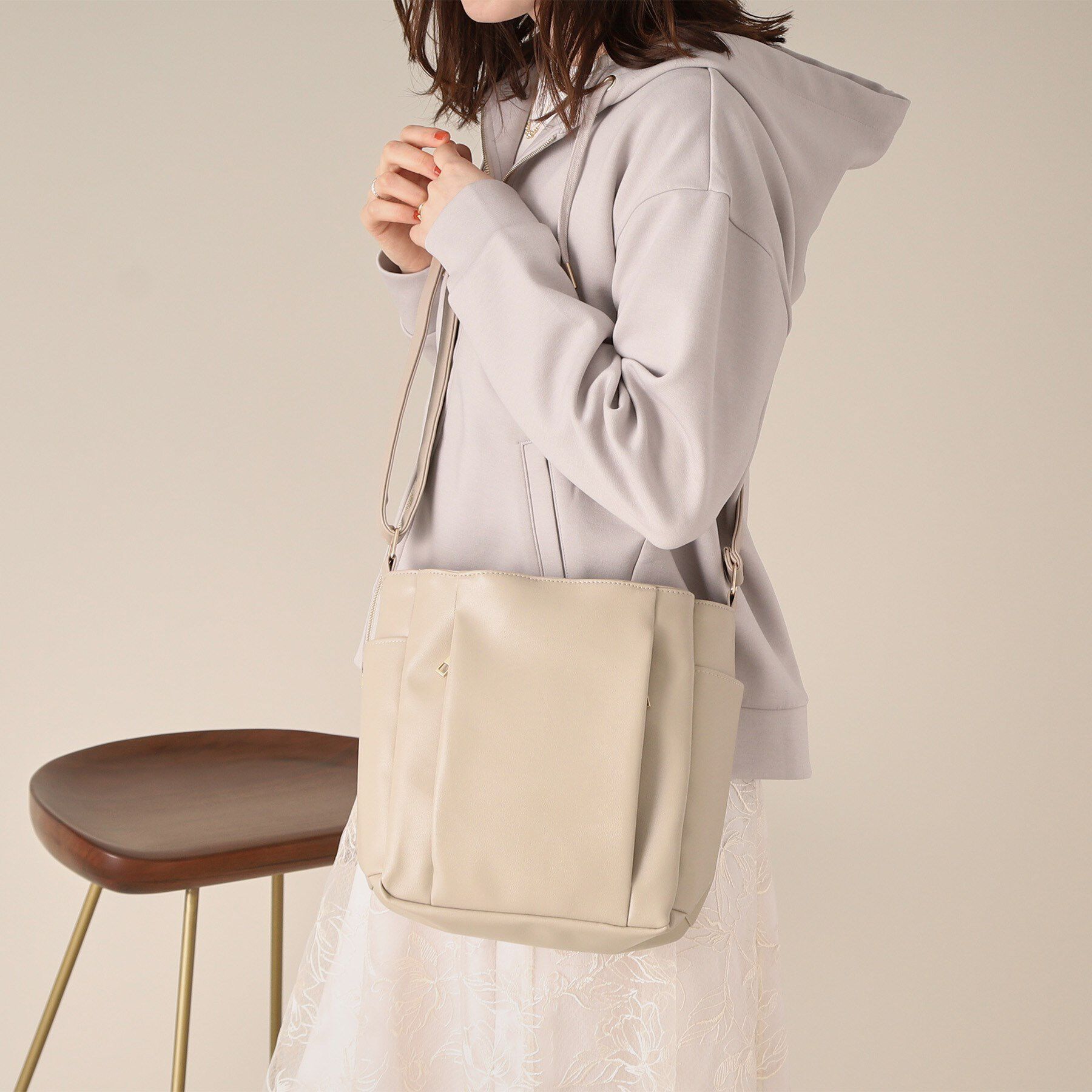 ITS&rsquo;DEMO「【7ポケット】合皮Wポケットショルダー」|ショルダー・メッセンジャー|グレージュ(050)