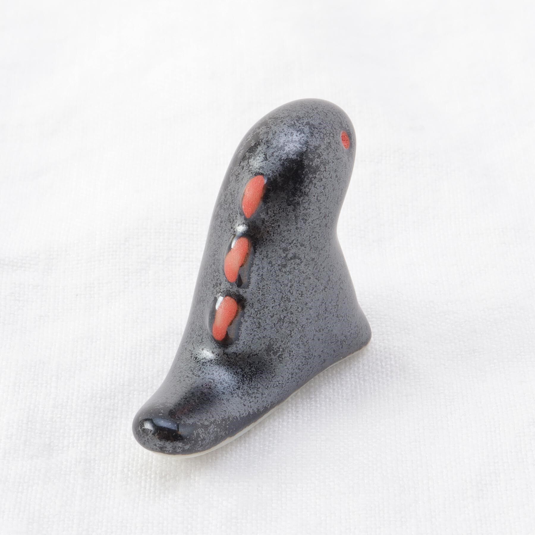 212 KITCHEN STORE「江戸っ子恐竜 黒&times;赤 ティラノザウルス 箸置」|食器・キッチングッズ|