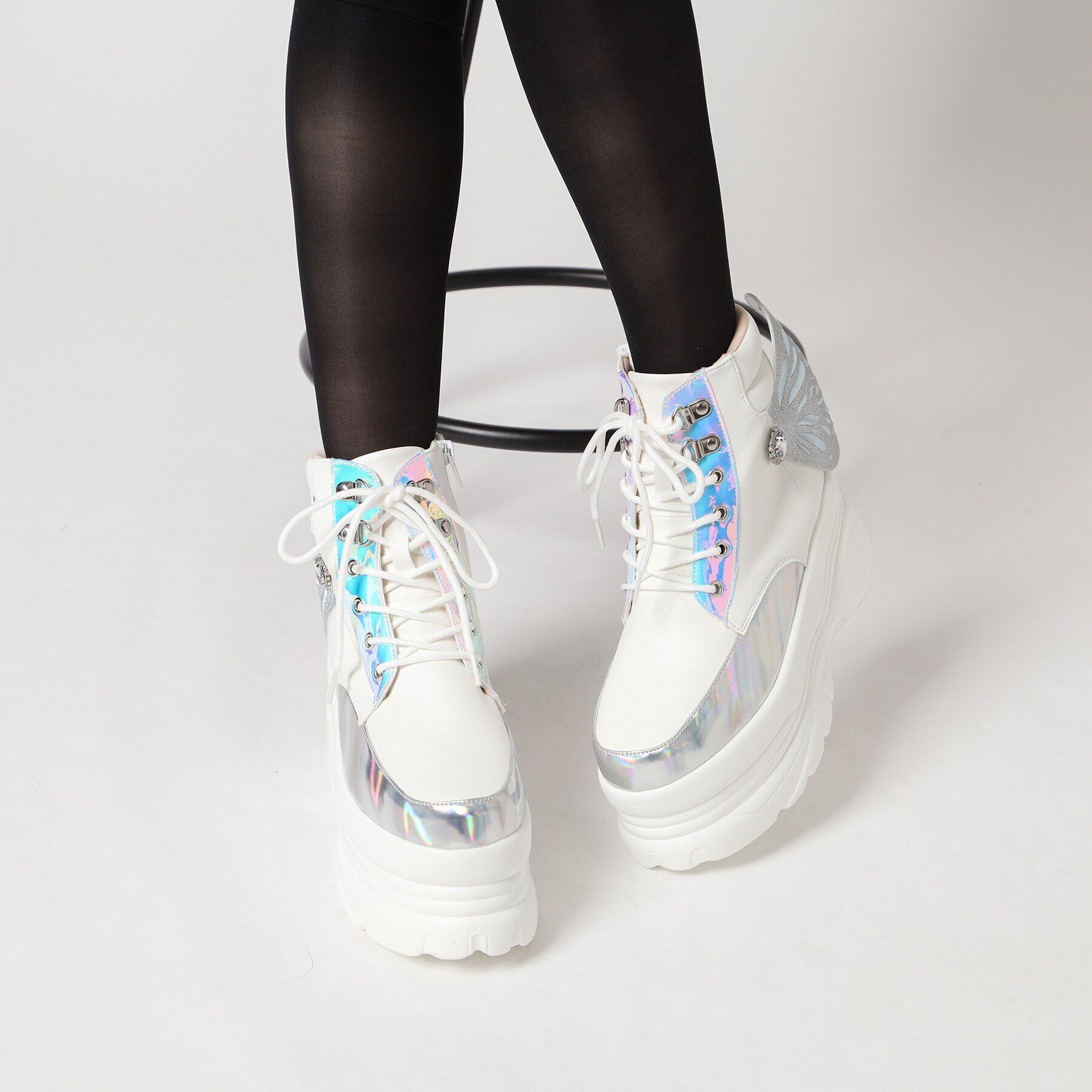 csT&P「厚底バタフライ付きスニーカー」|スニーカー|