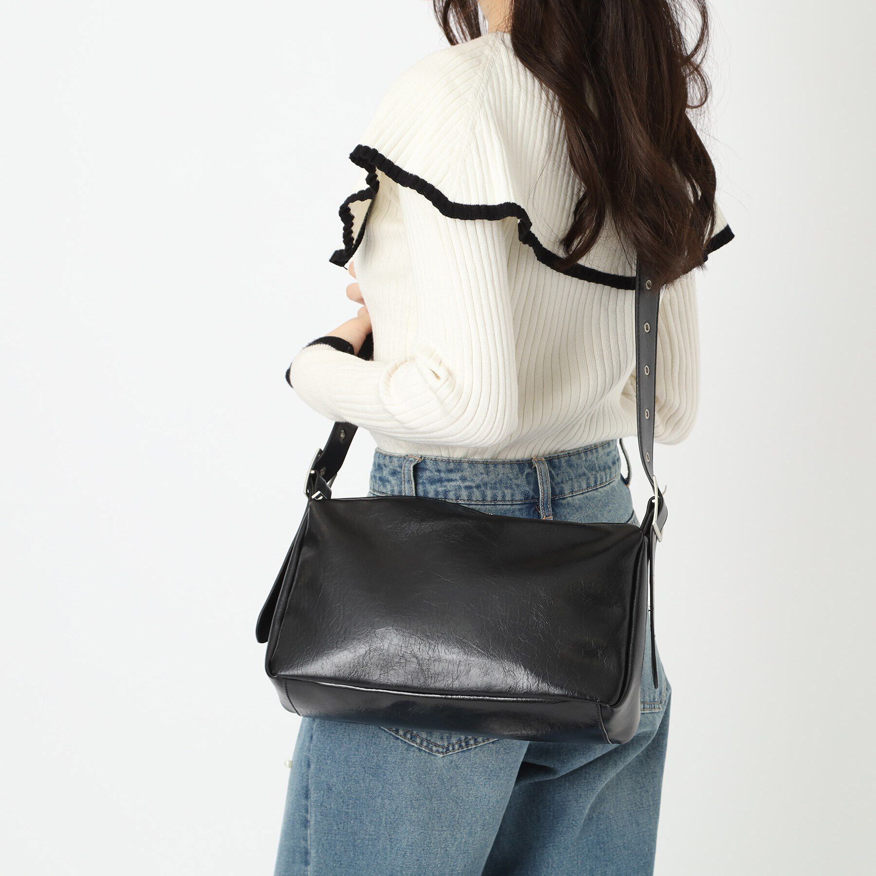 Ober Tashe「バックルショルダーバッグ」|ショルダー・メッセンジャー|