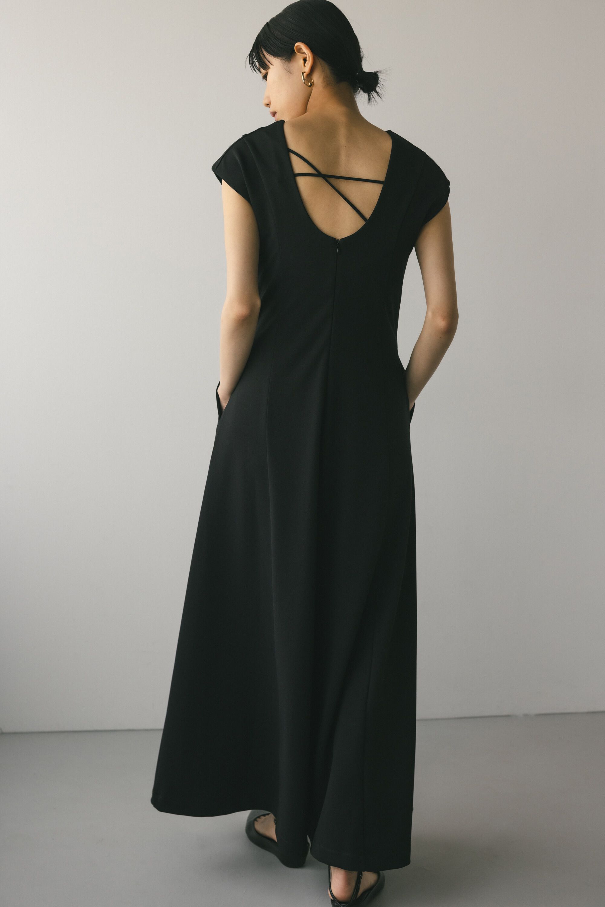 STYLEMIXER「バックオープンショルダーカットワンピース」|ワンピース|