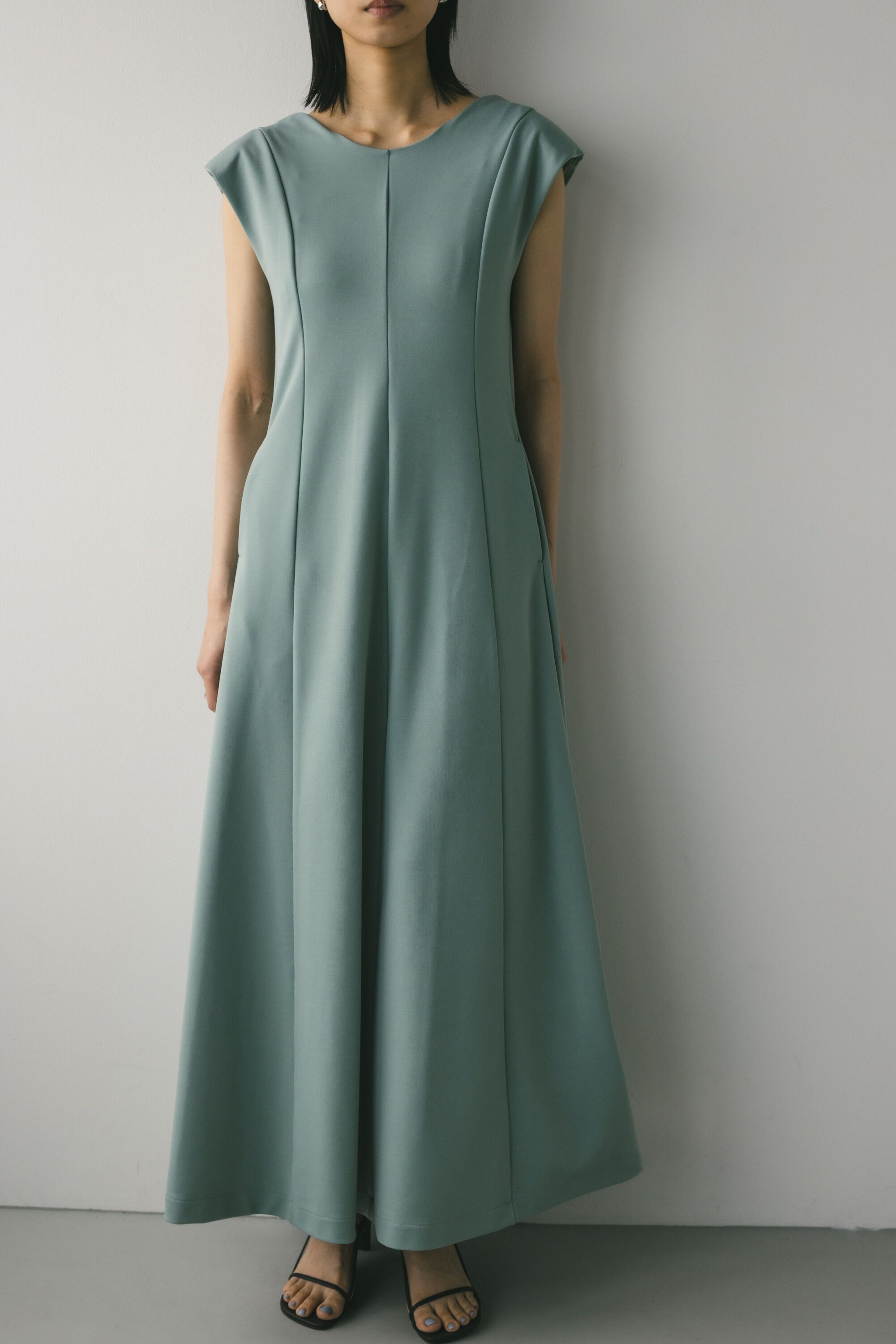 STYLEMIXER「バックオープンショルダーカットワンピース」|ワンピース|SAX