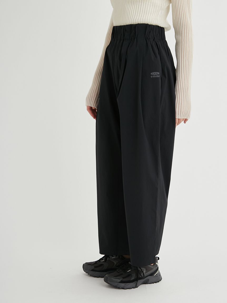 KEEN「【emmi&times;KEEN】GATHER TUCK PANTS」|チノ|