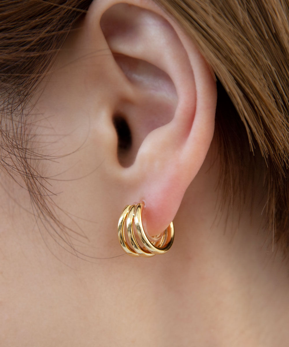 colleca la「ノンホール・3連フープの樹脂イヤリング」|イヤリング|