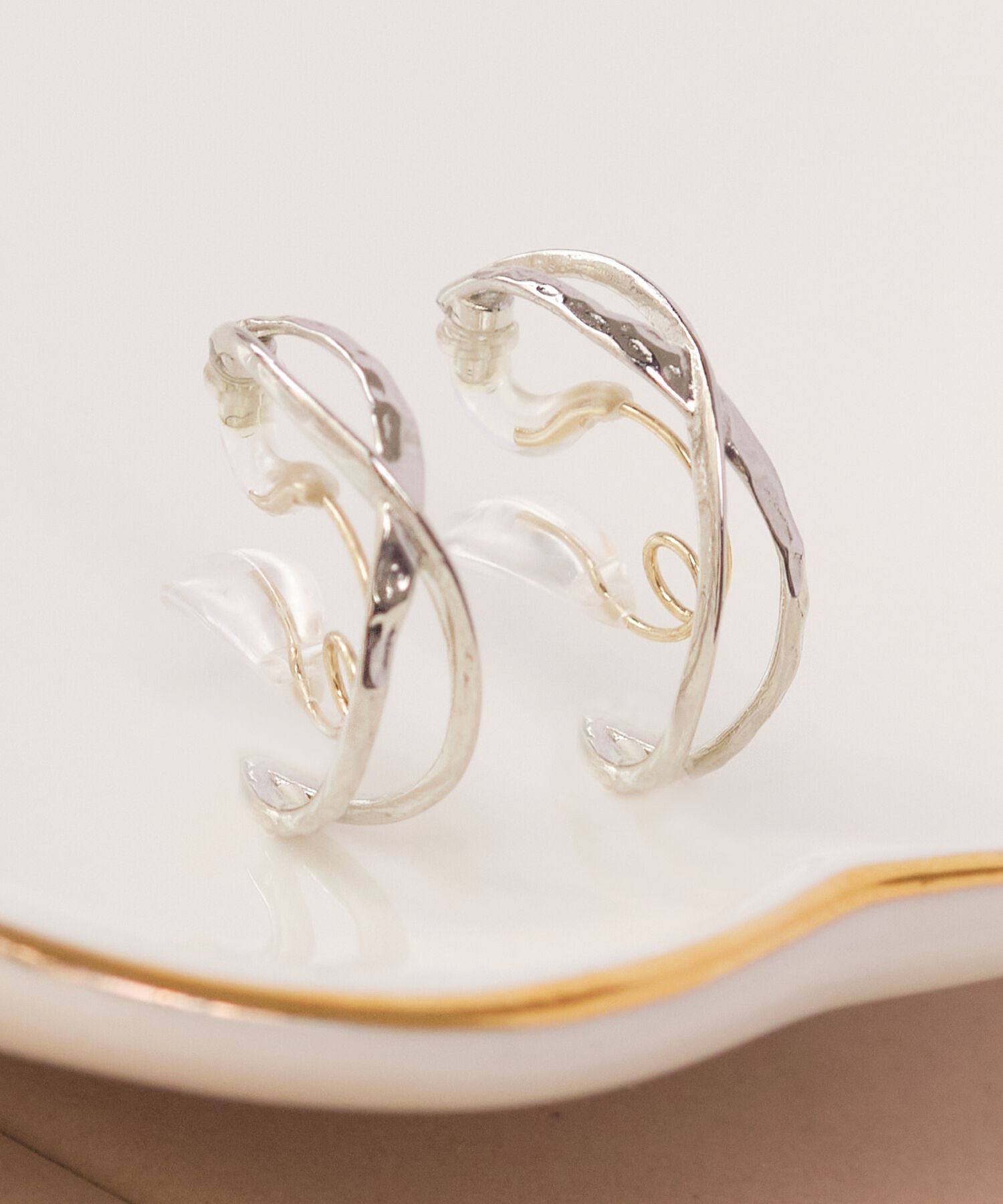 Phoebe「【シリーズ累計販売10000点突破】金属アレルギー対応痛くないシリーズ クリスタルループフィットイヤリング」|イヤリング|