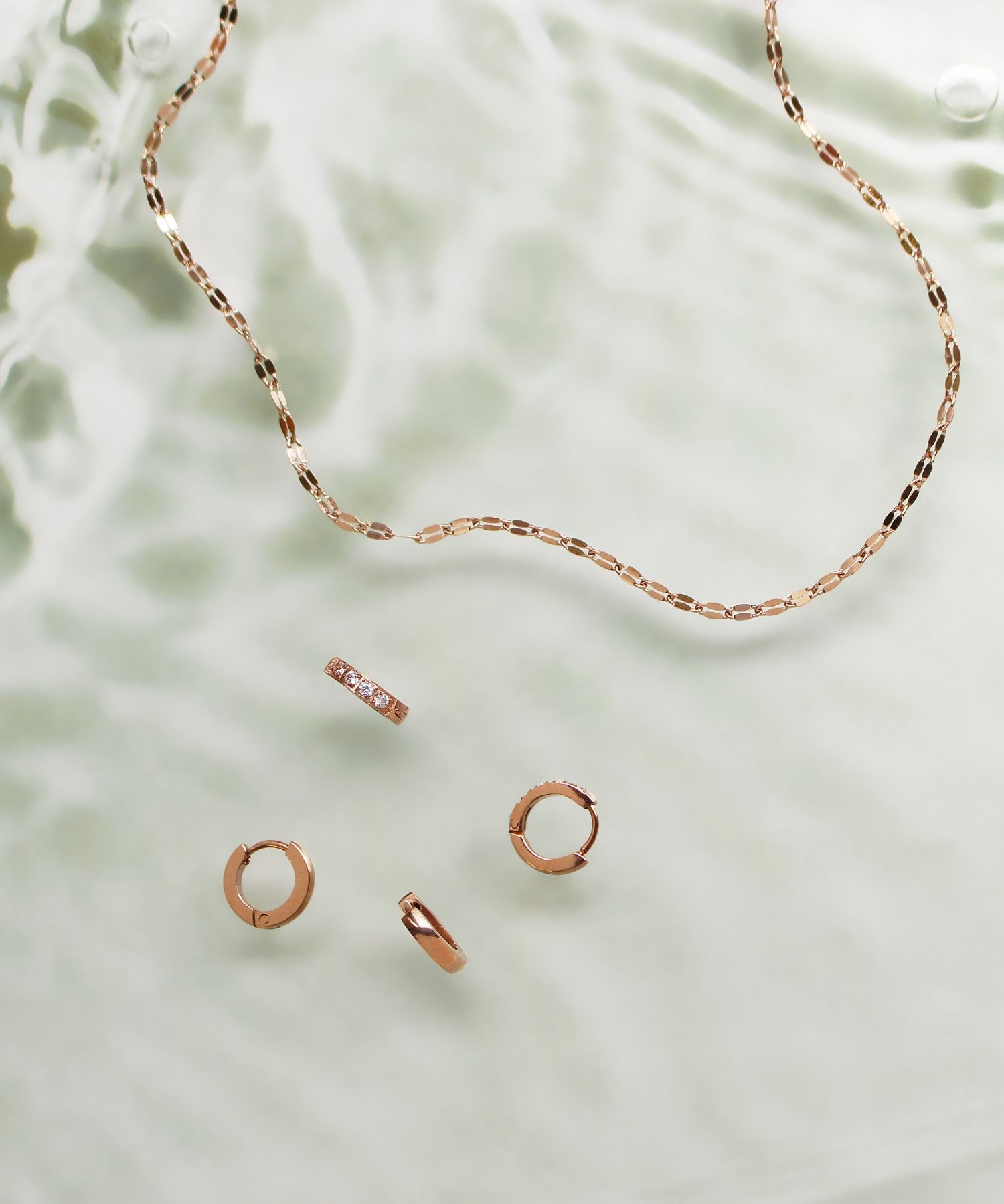 Phoebe「【金属アレルギー対応】ワンタッチビジューフープミニピアス　ローズゴールド/サージカルステンレス」|ピアス|