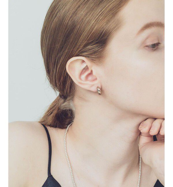 ete「ロウ ハグイヤリング」|イヤリング|