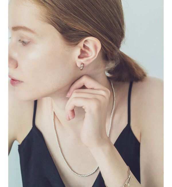 ete「ロウ ハグイヤリング」|イヤリング|