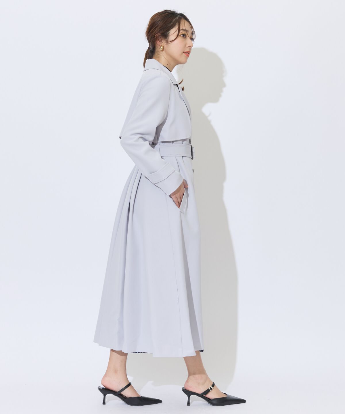 アンドクチュール「バックフレアドレープトレンチコート」|トレンチコート|