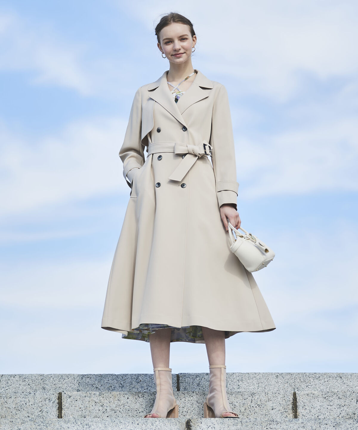 アンドクチュール「バックフレアドレープトレンチコート」|トレンチコート|