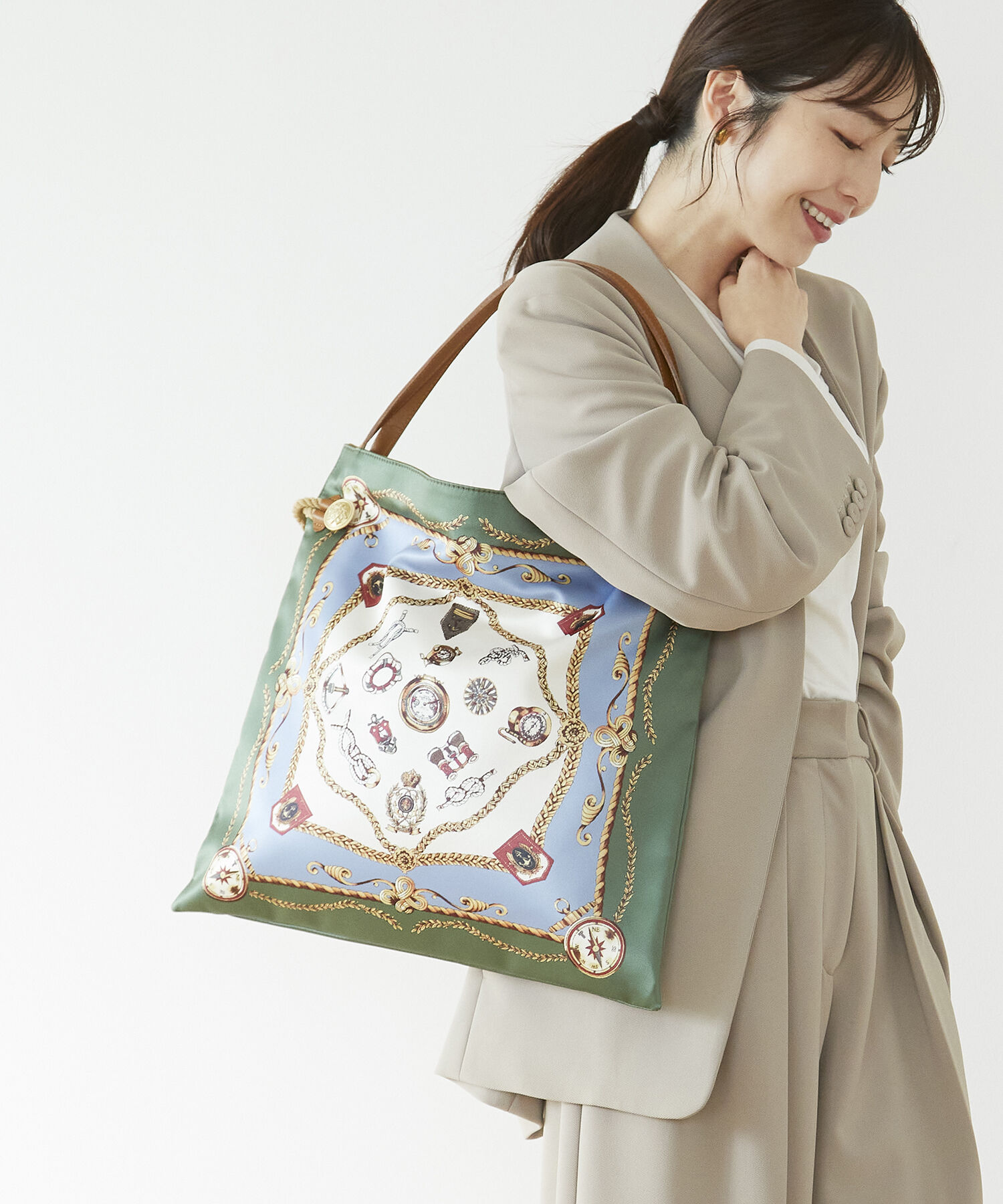 TOPKAPI TREASURE「【TREASURE TOPKAPI】 【アーカイブ】マイルドサテン スカーフ パネル柄 トートバッグ 2023」|トートバッグ|グリーン