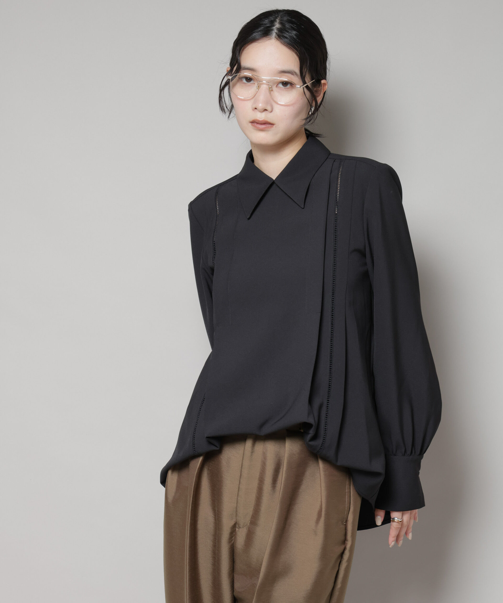 nano･universe「ダブルクロス衿付きハシゴレースブラウス」|シャツ・ブラウス|ブラック