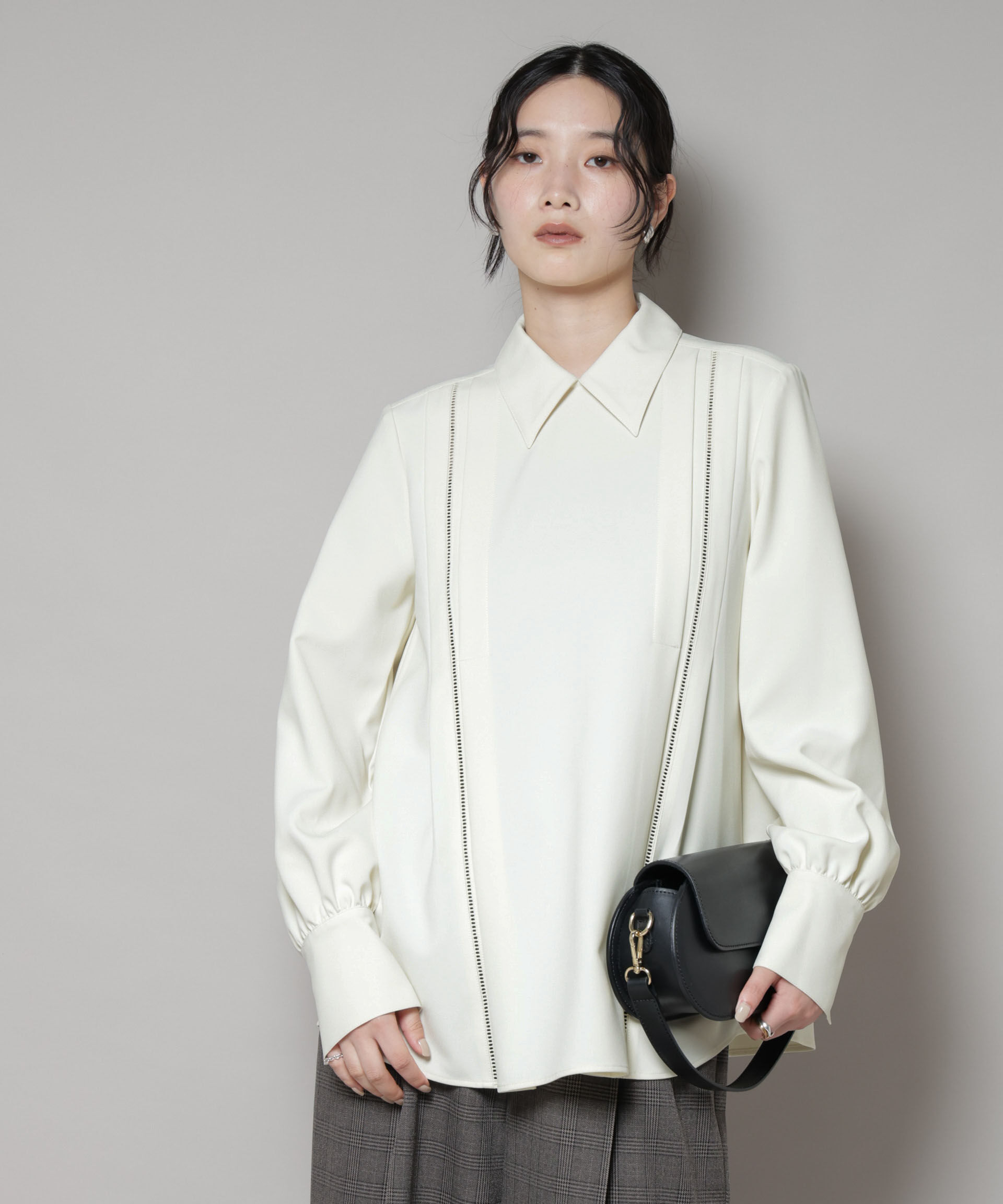 nano･universe「ダブルクロス衿付きハシゴレースブラウス」|シャツ・ブラウス|オフホワイト1