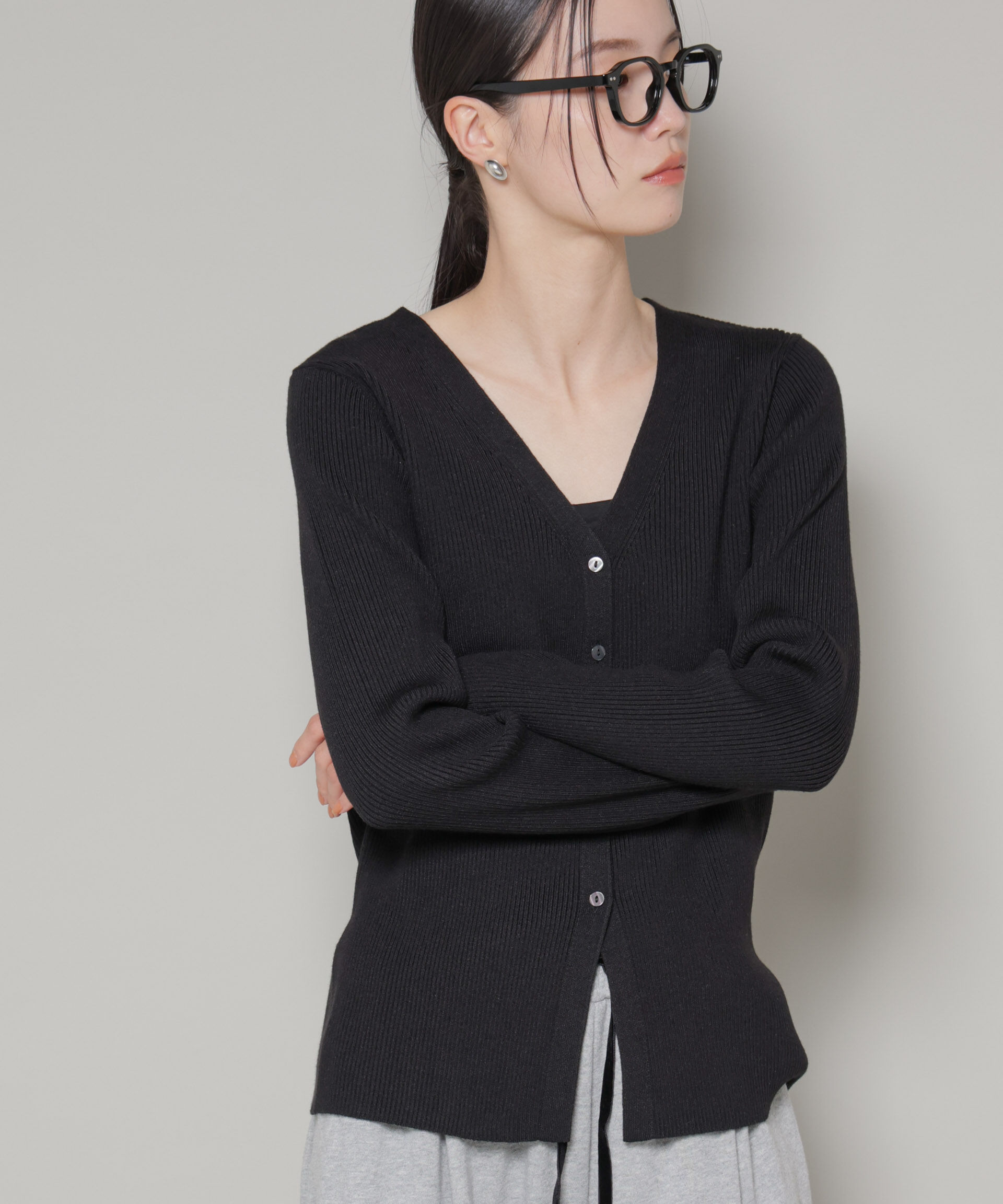 nano･universe「裾スリットVネックリブカーディガン」|ニット・セーター|