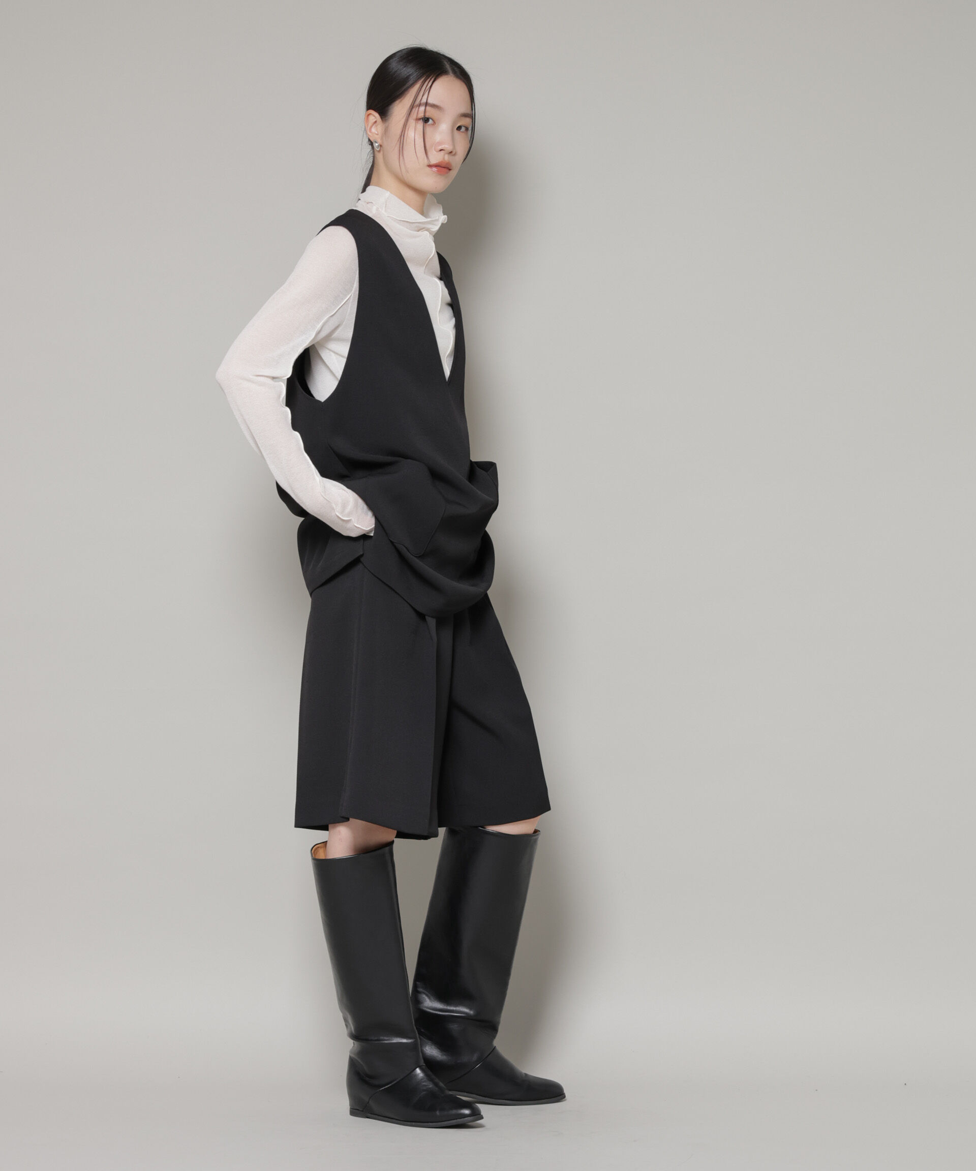 nano･universe「Vネックベスト&times;ハーフパンツ セットアップ」|ワンピース|