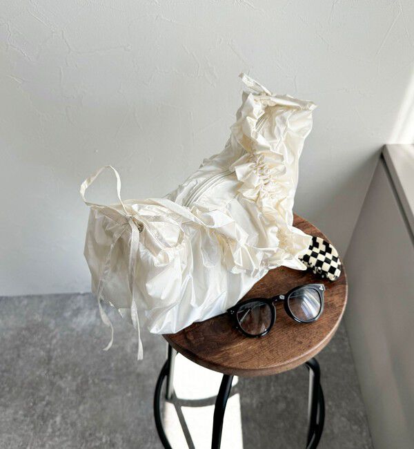 fredy emue「シャーリングクロワッサンショルダーバッグ」|ショルダー・メッセンジャー|オフホワイト