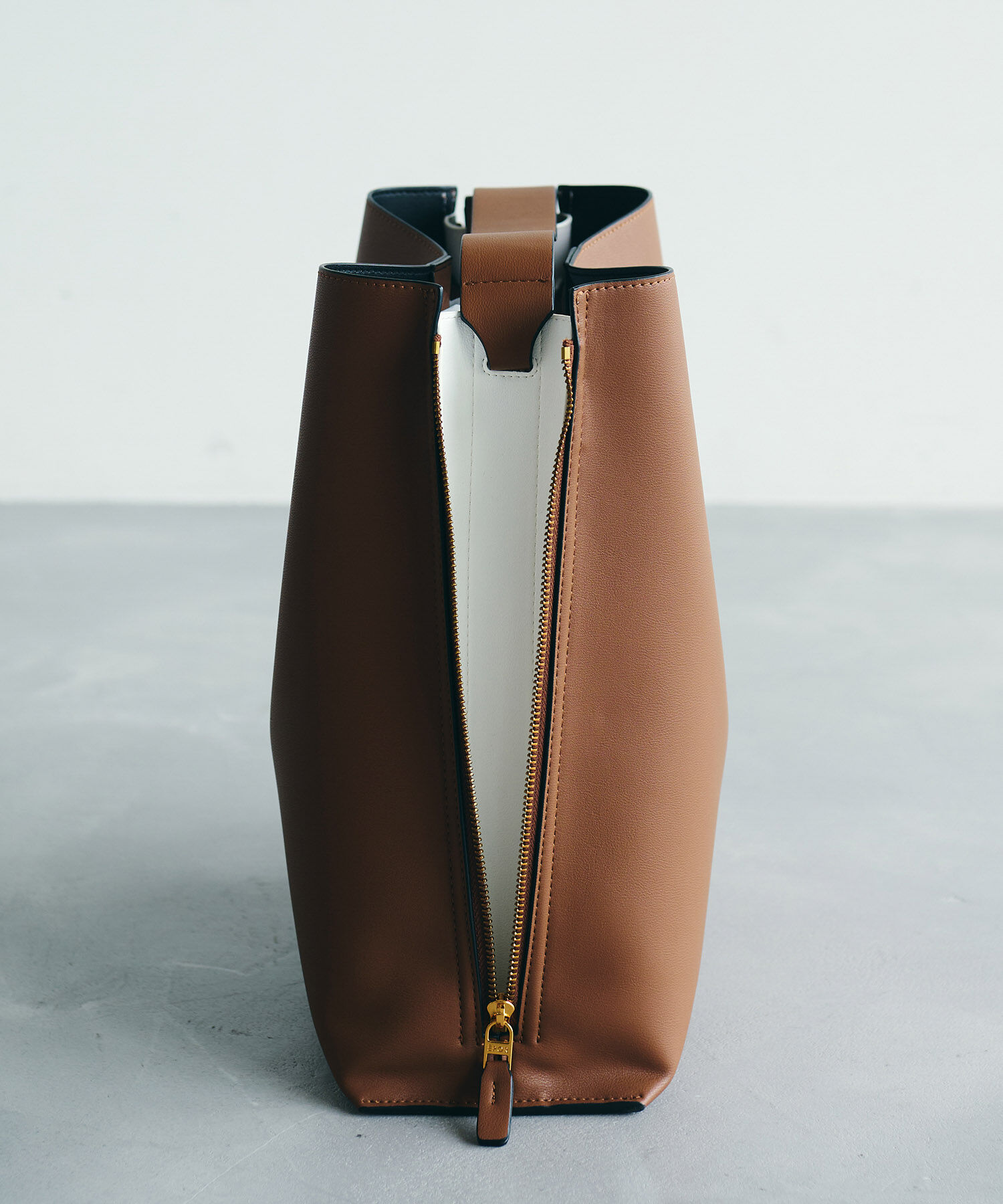 ROPE「【WEB限定】【E'POR】Y BAG Shoulder M（サイドジップショルダーバッグ）」|ショルダー・メッセンジャー|