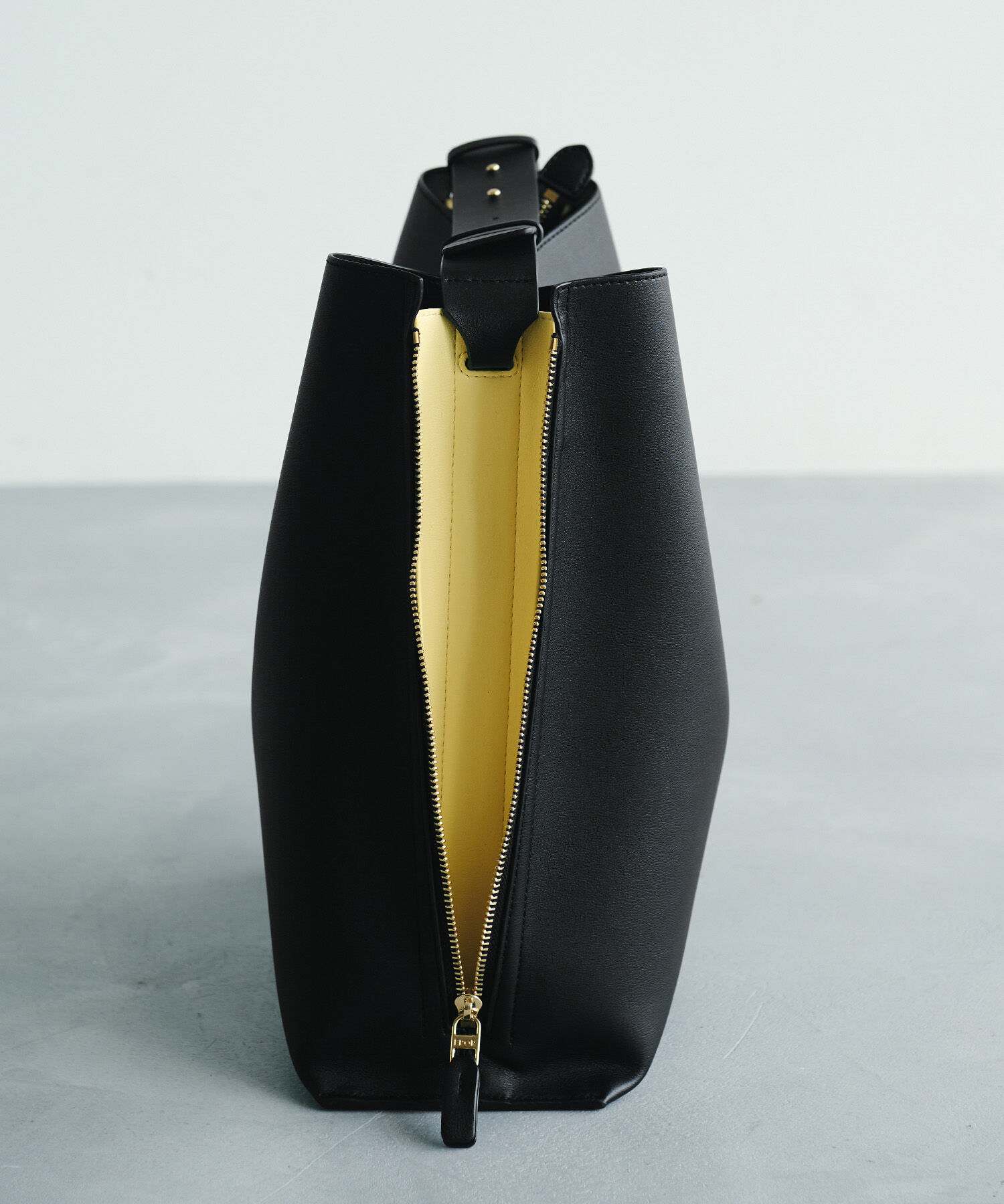 ROPE「【WEB限定】【E'POR】Y BAG Shoulder M（サイドジップショルダーバッグ）」|ショルダー・メッセンジャー|