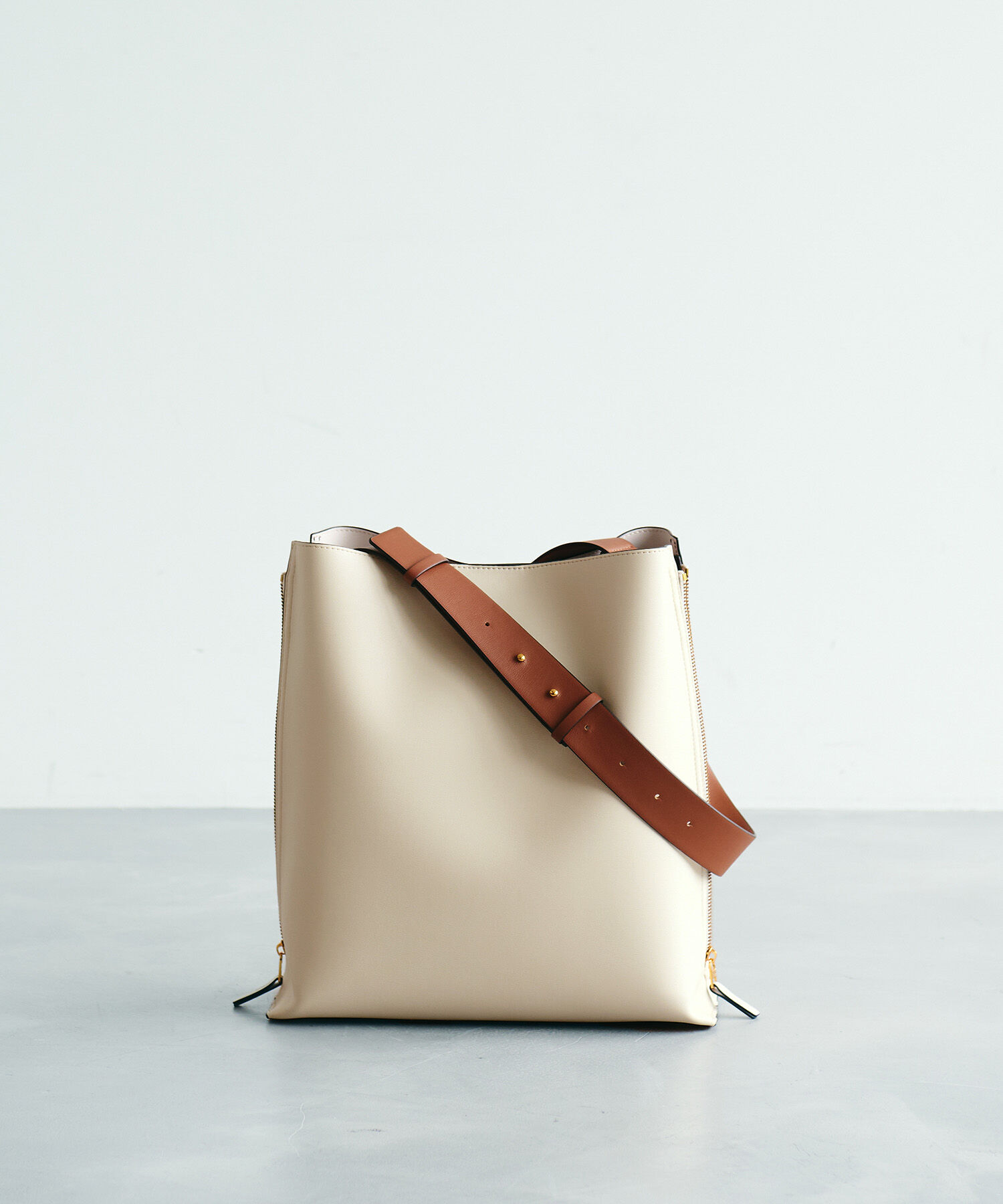 ROPE「【WEB限定】【E'POR】Y BAG Shoulder M（サイドジップショルダーバッグ）」|ショルダー・メッセンジャー|