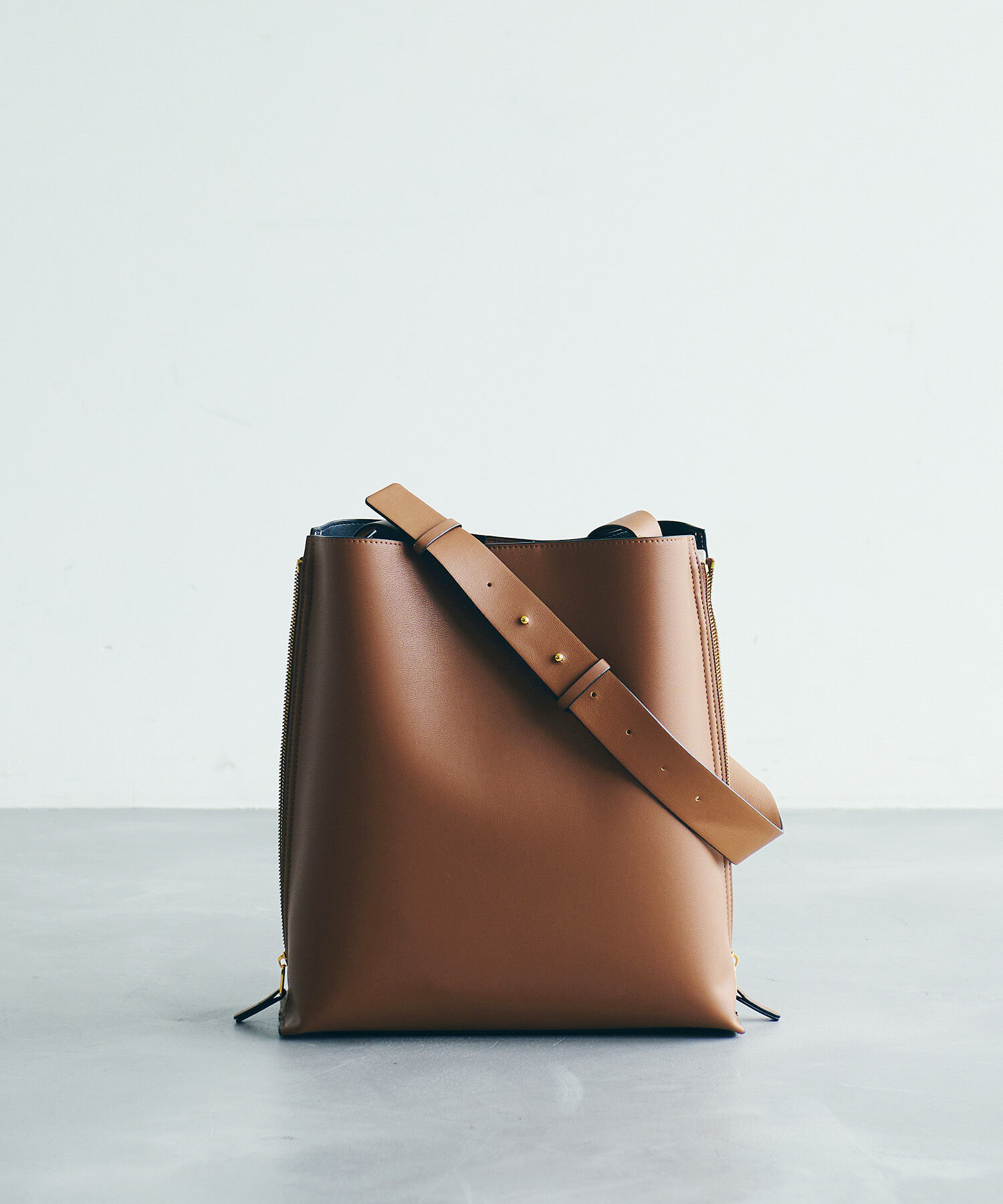 ROPE「【WEB限定】【E'POR】Y BAG Shoulder M（サイドジップショルダーバッグ）」|ショルダー・メッセンジャー|