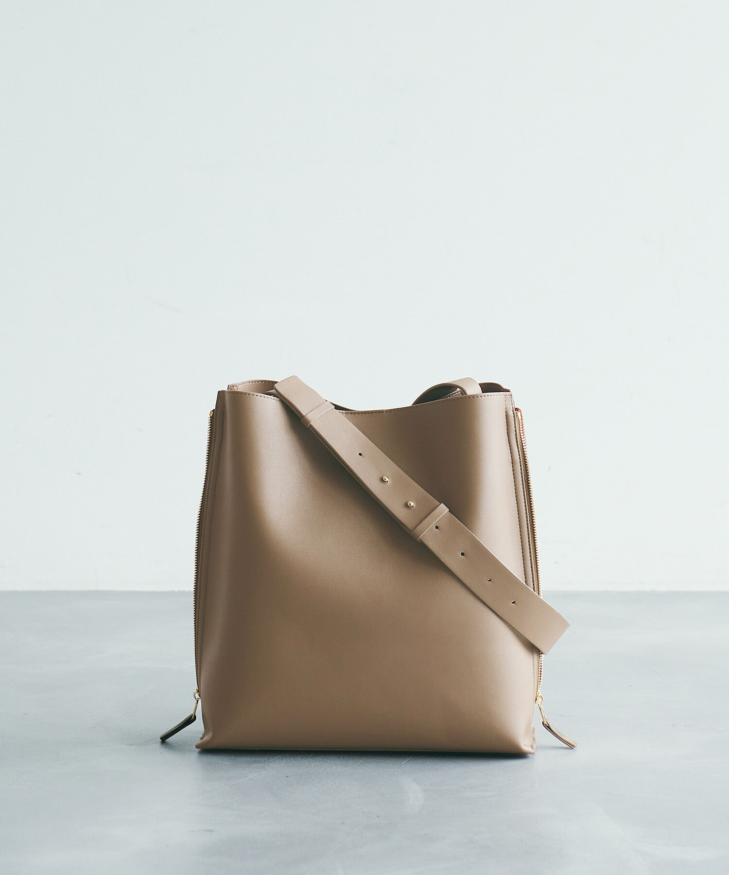 ROPE「【WEB限定】【E'POR】Y BAG Shoulder M（サイドジップショルダーバッグ）」|ショルダー・メッセンジャー|