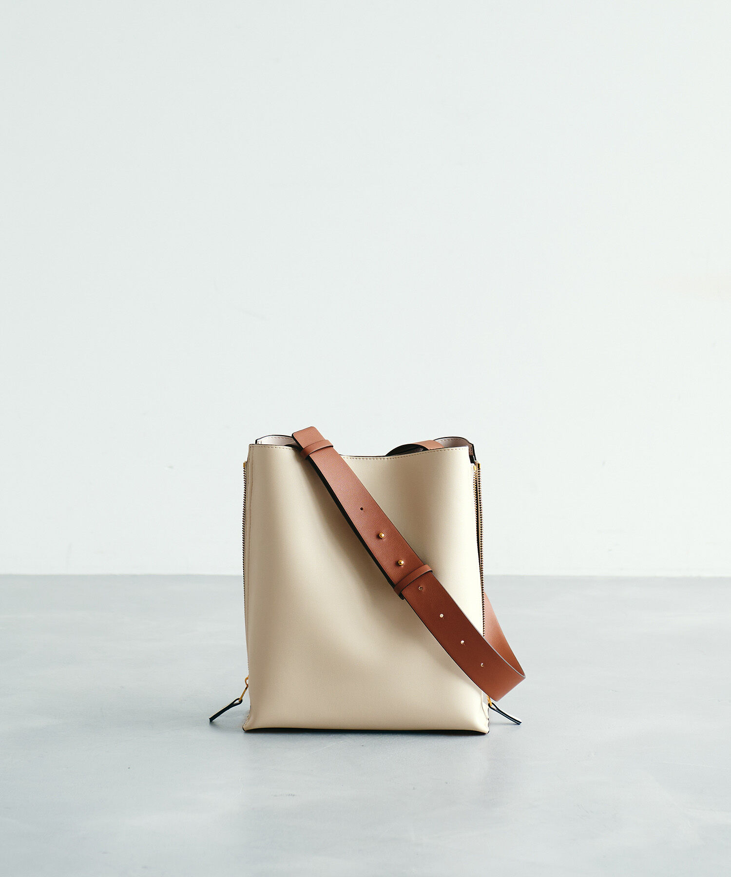 ROPE「【WEB限定】【E'POR】Y BAG Shoulder M（サイドジップショルダーバッグ）」|ショルダー・メッセンジャー|