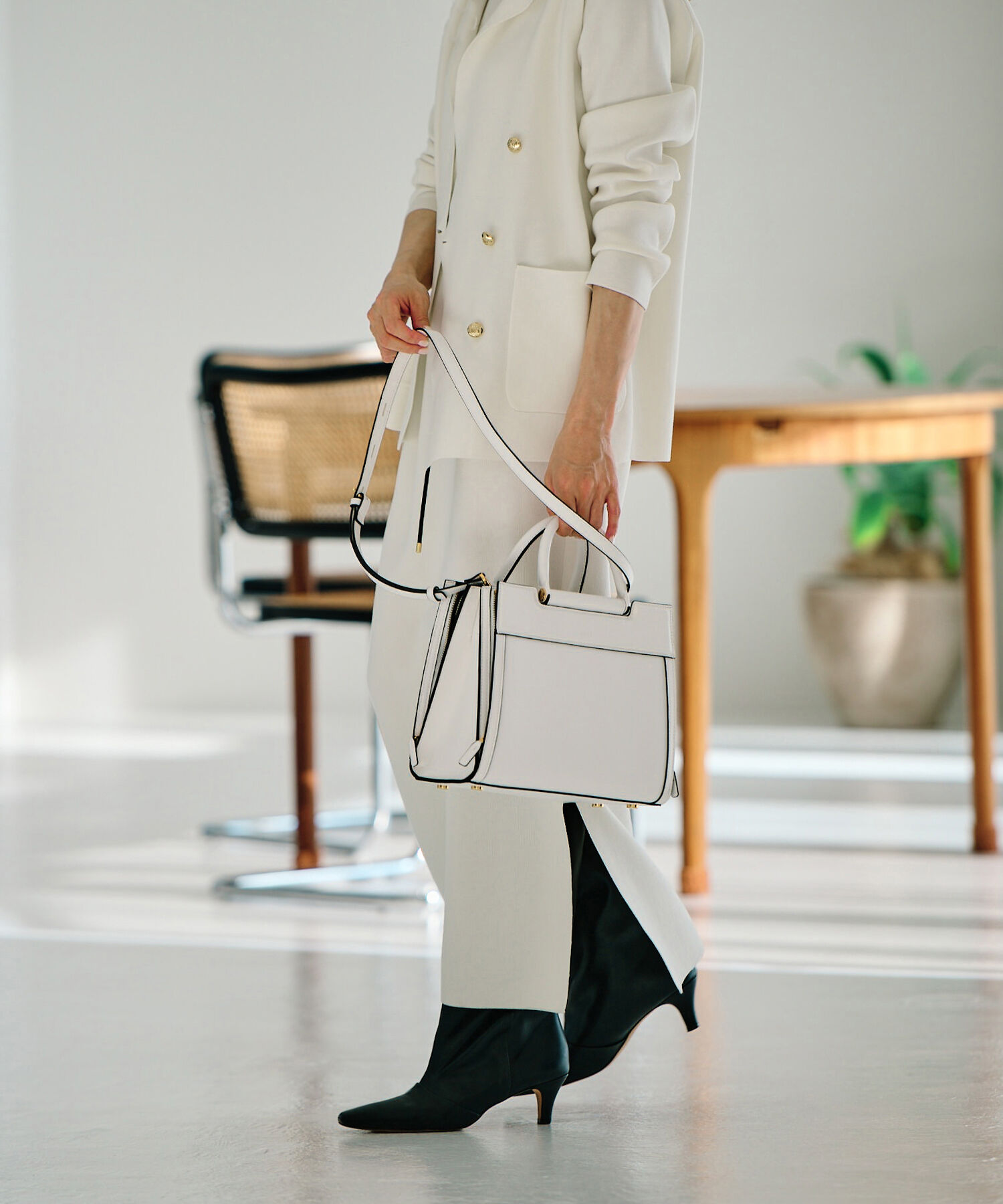 E'POR「【E'POR】W BAG Medium（ダブリュー バッグ ミディアム）」|ハンドバッグ|