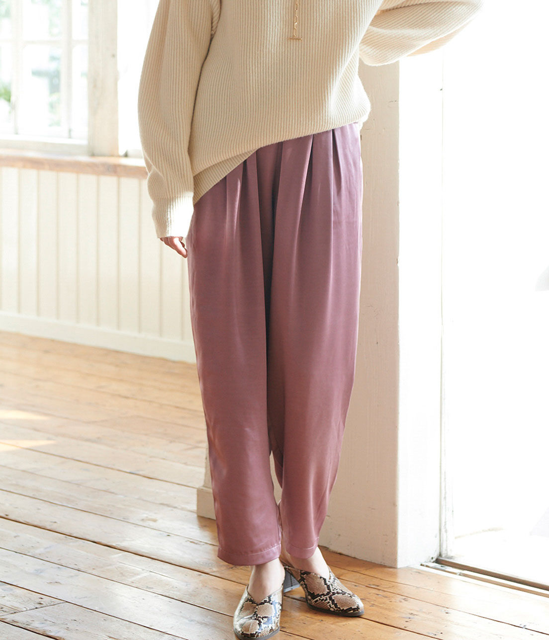 VIS「厚手サテンリラックステーパードパンツ」|その他|ピンク(63)