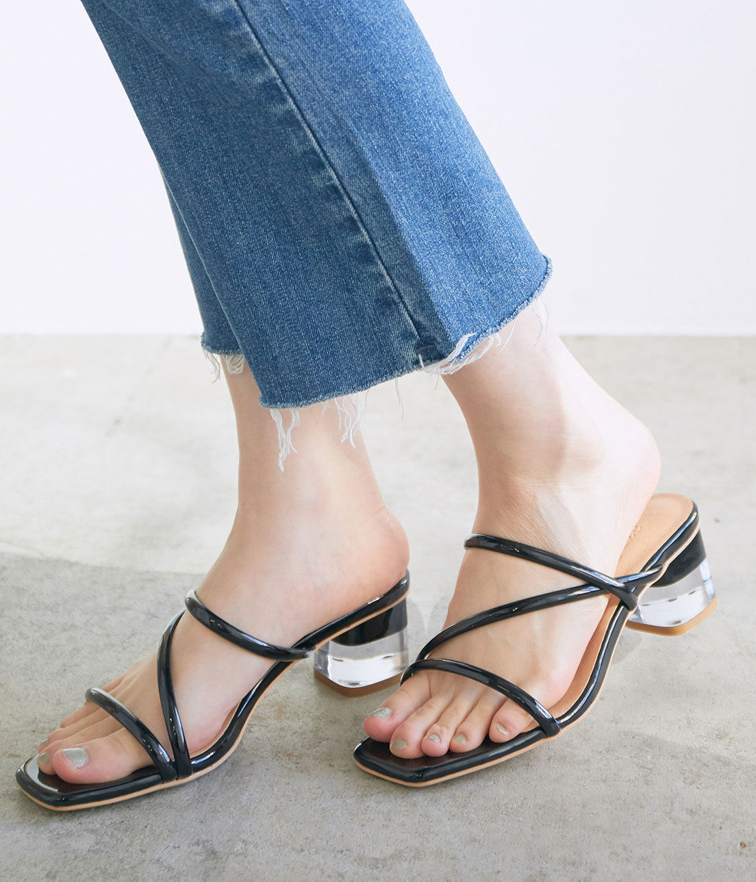 Juze「クリアヒールナローアシメサンダル」|サンダル|