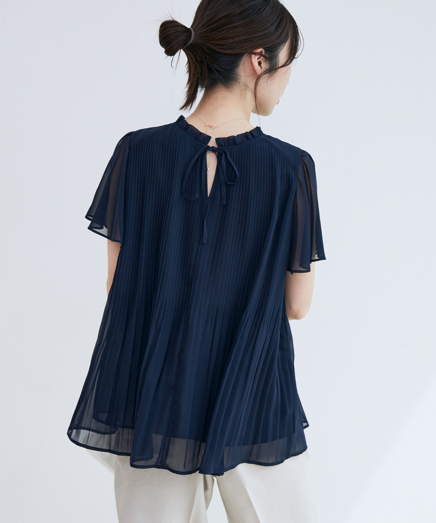 VIS「【洗濯機可】ドット＆無地シフォンバックリボンブプリーツブラウス」|シャツ・ブラウス|