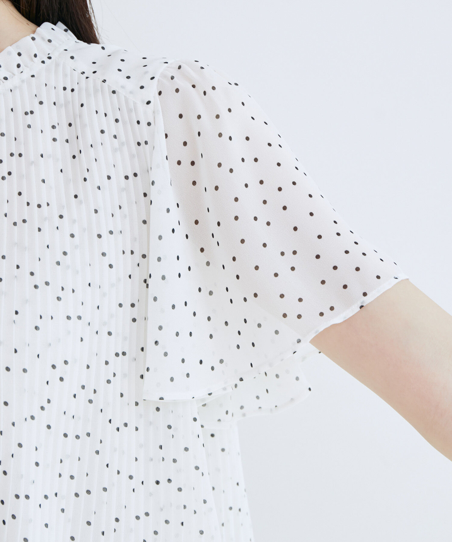 VIS「【洗濯機可】ドット＆無地シフォンバックリボンブプリーツブラウス」|シャツ・ブラウス|