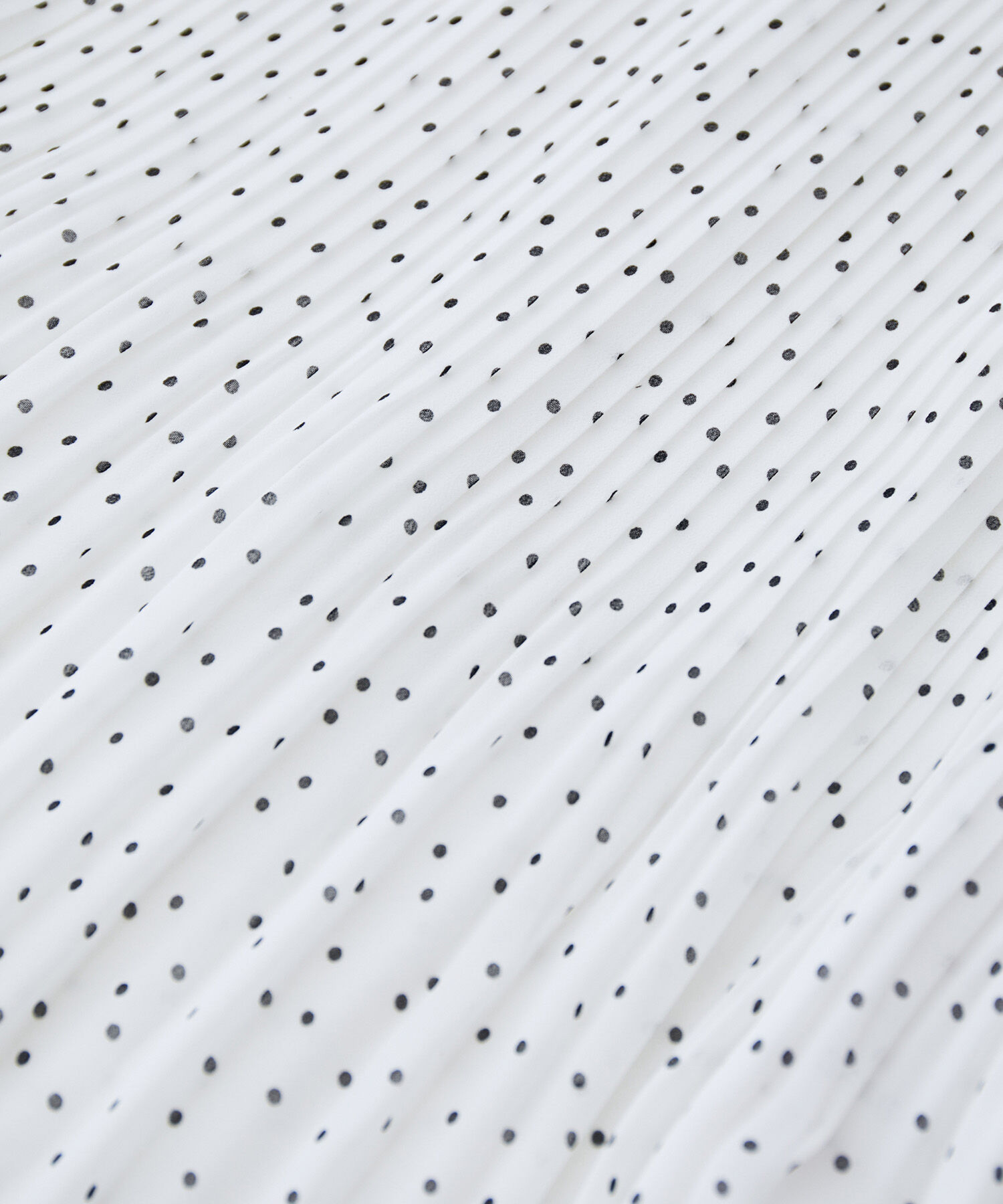 VIS「【洗濯機可】ドット＆無地シフォンバックリボンブプリーツブラウス」|シャツ・ブラウス|