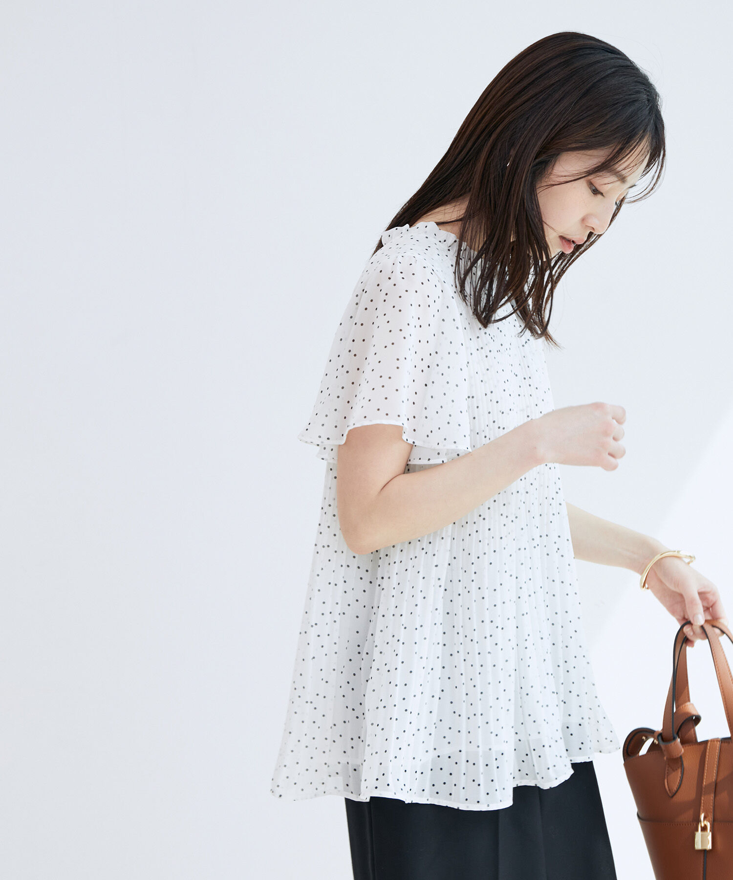 VIS「【洗濯機可】ドット＆無地シフォンバックリボンブプリーツブラウス」|シャツ・ブラウス|