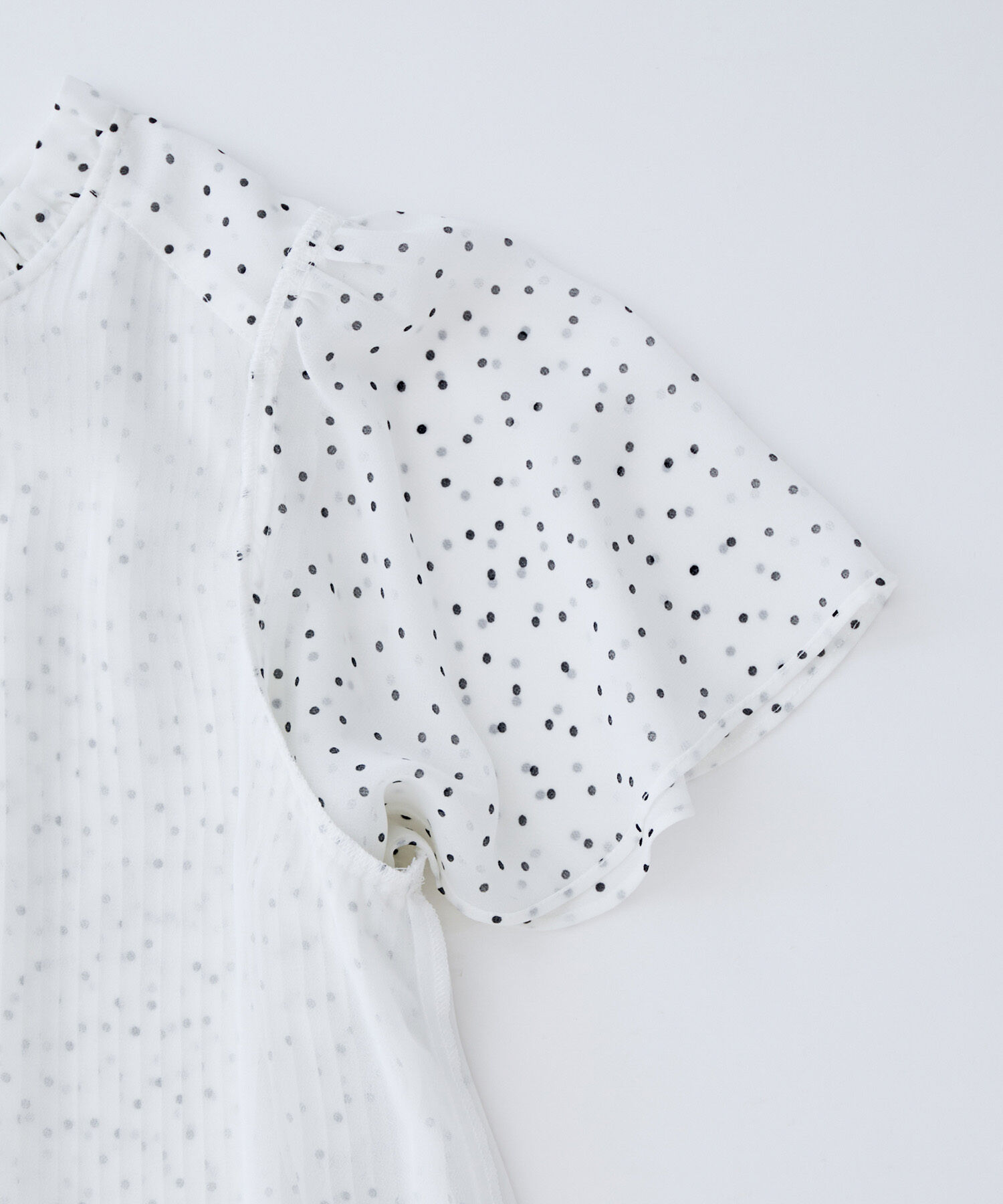 VIS「【洗濯機可】ドット＆無地シフォンバックリボンブプリーツブラウス」|シャツ・ブラウス|