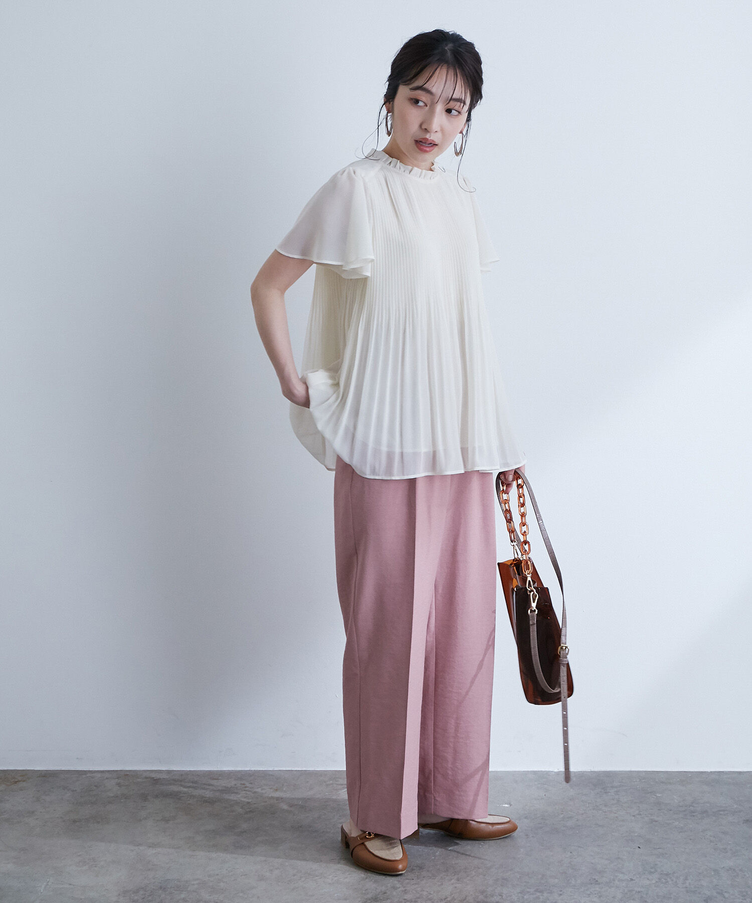 VIS「【洗濯機可】ドット＆無地シフォンバックリボンブプリーツブラウス」|シャツ・ブラウス|