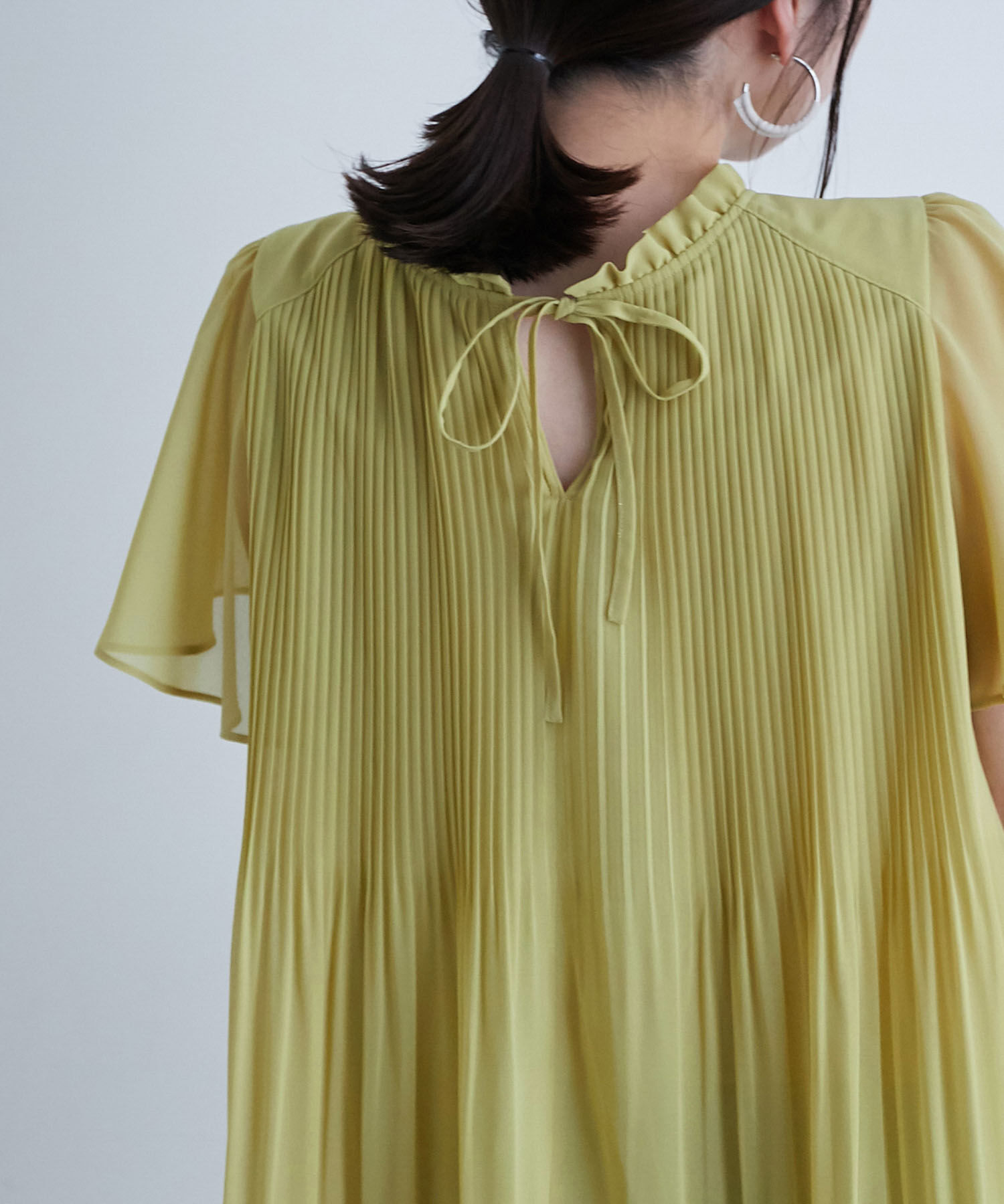 VIS「【洗濯機可】ドット＆無地シフォンバックリボンブプリーツブラウス」|シャツ・ブラウス|