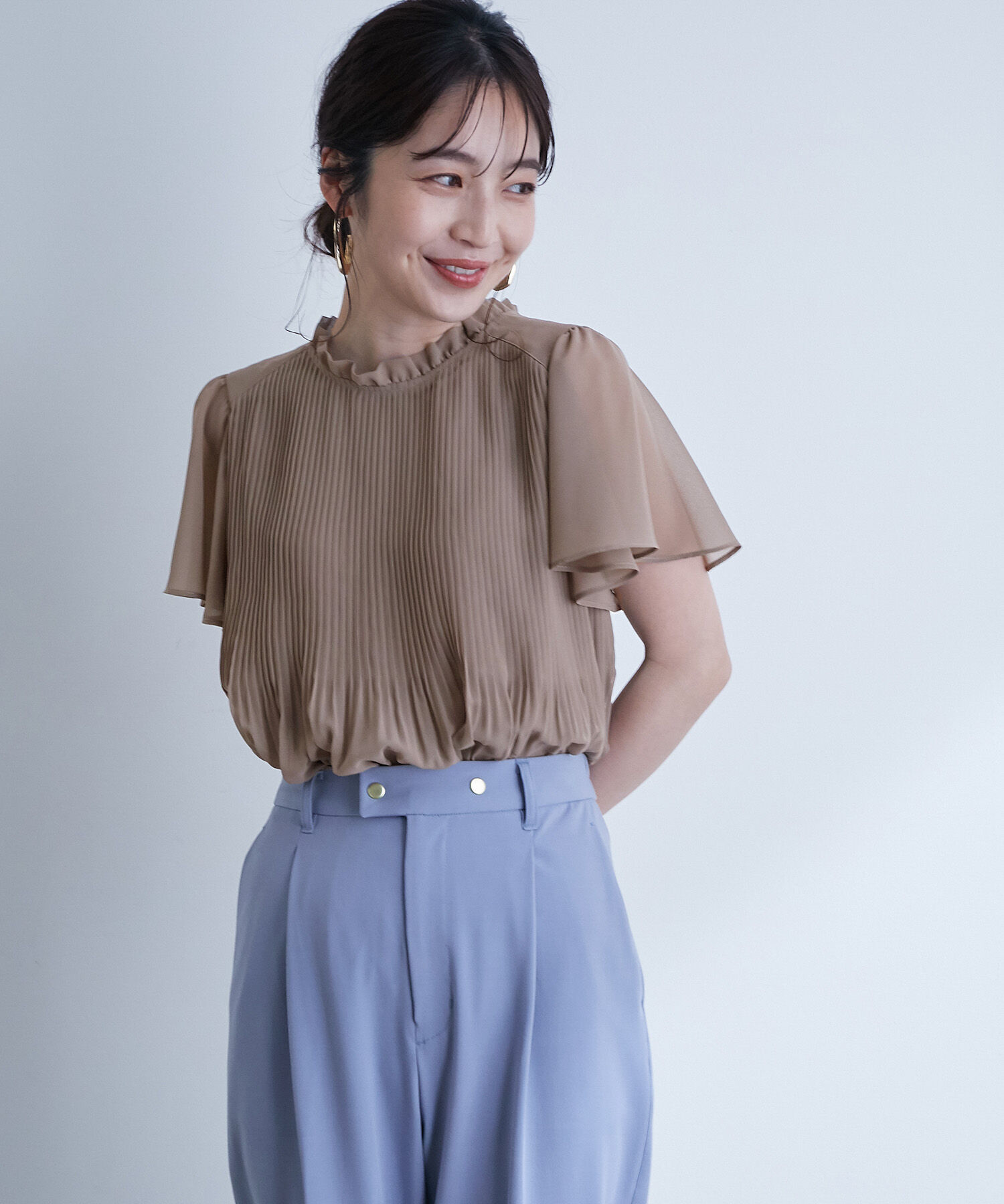 VIS「【洗濯機可】ドット＆無地シフォンバックリボンブプリーツブラウス」|シャツ・ブラウス|