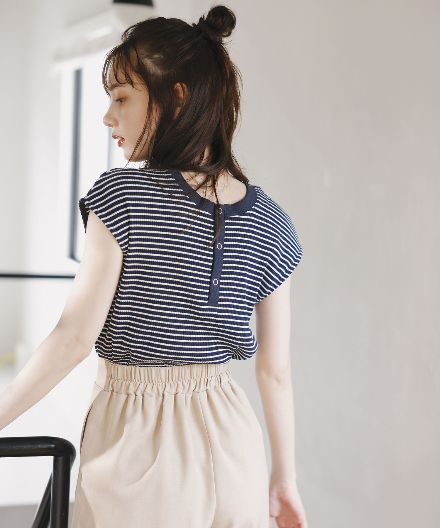 vis-a-vis「【WEB限定】前後２WAYスナップ釦付きフレンチスリーブボーダープルオーバー」|Tシャツ・カットソー|