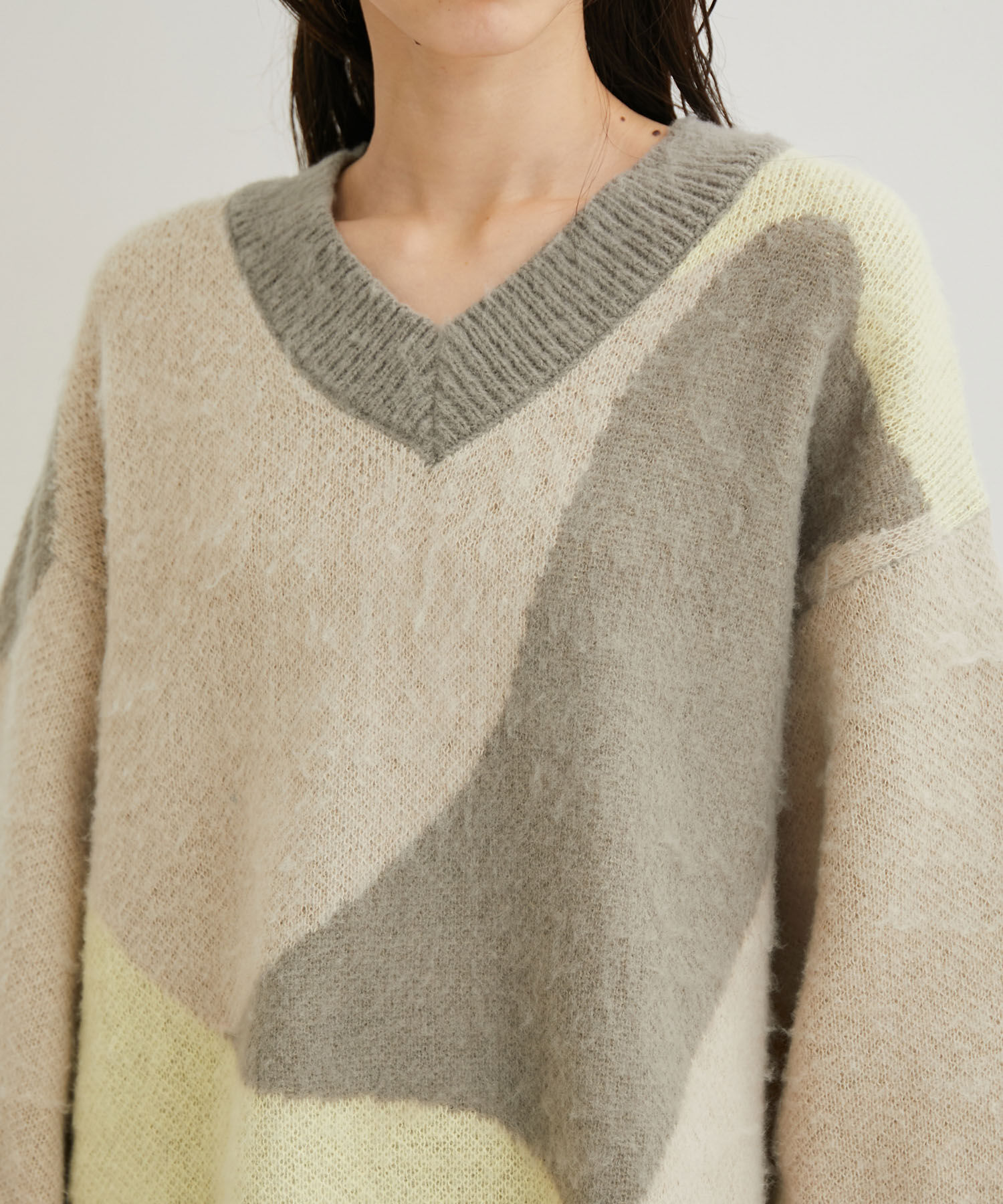 VIS「アート柄＆無地アソートふわふわVネックニット」|ニット・セーター|