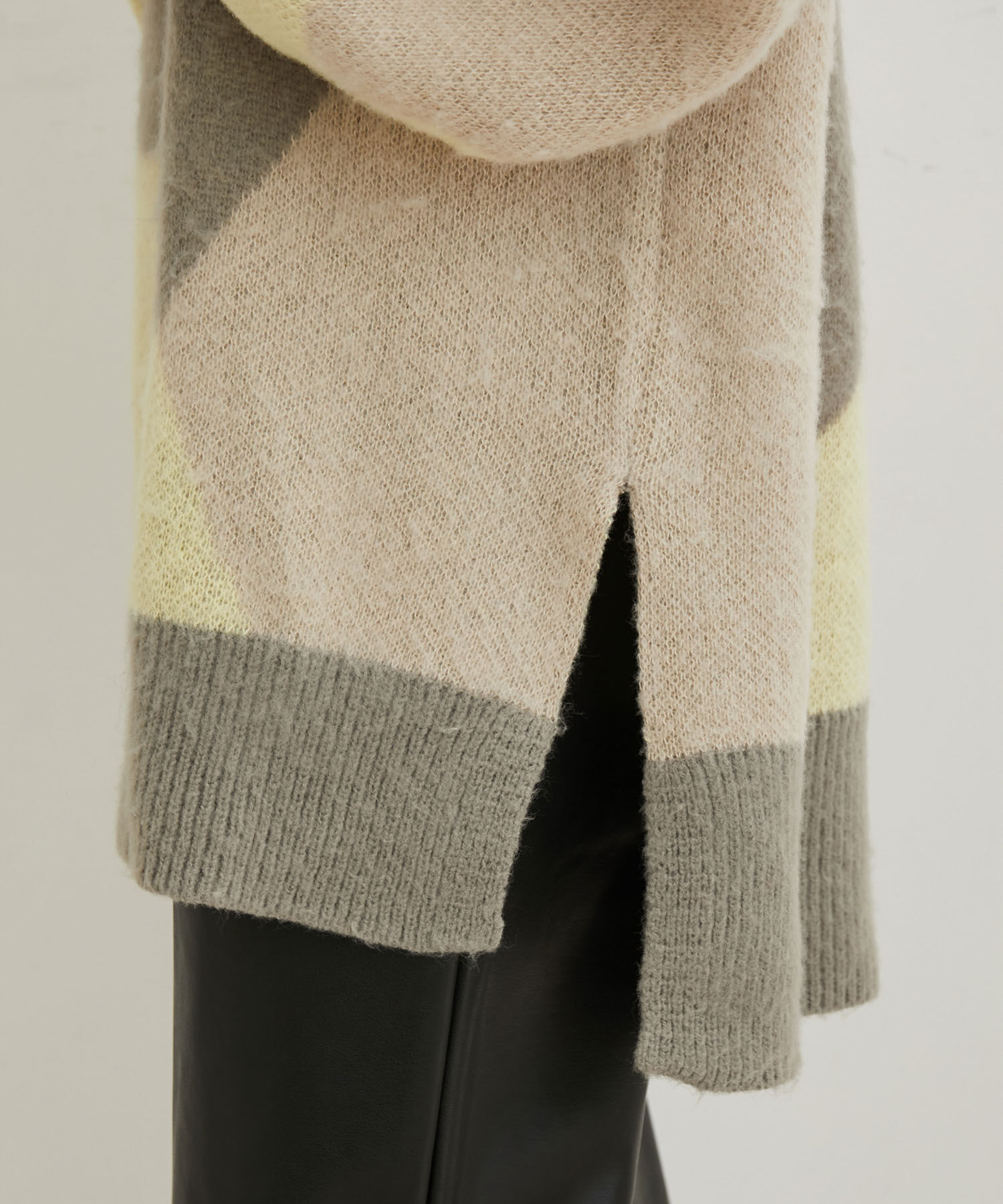 VIS「アート柄＆無地アソートふわふわVネックニット」|ニット・セーター|